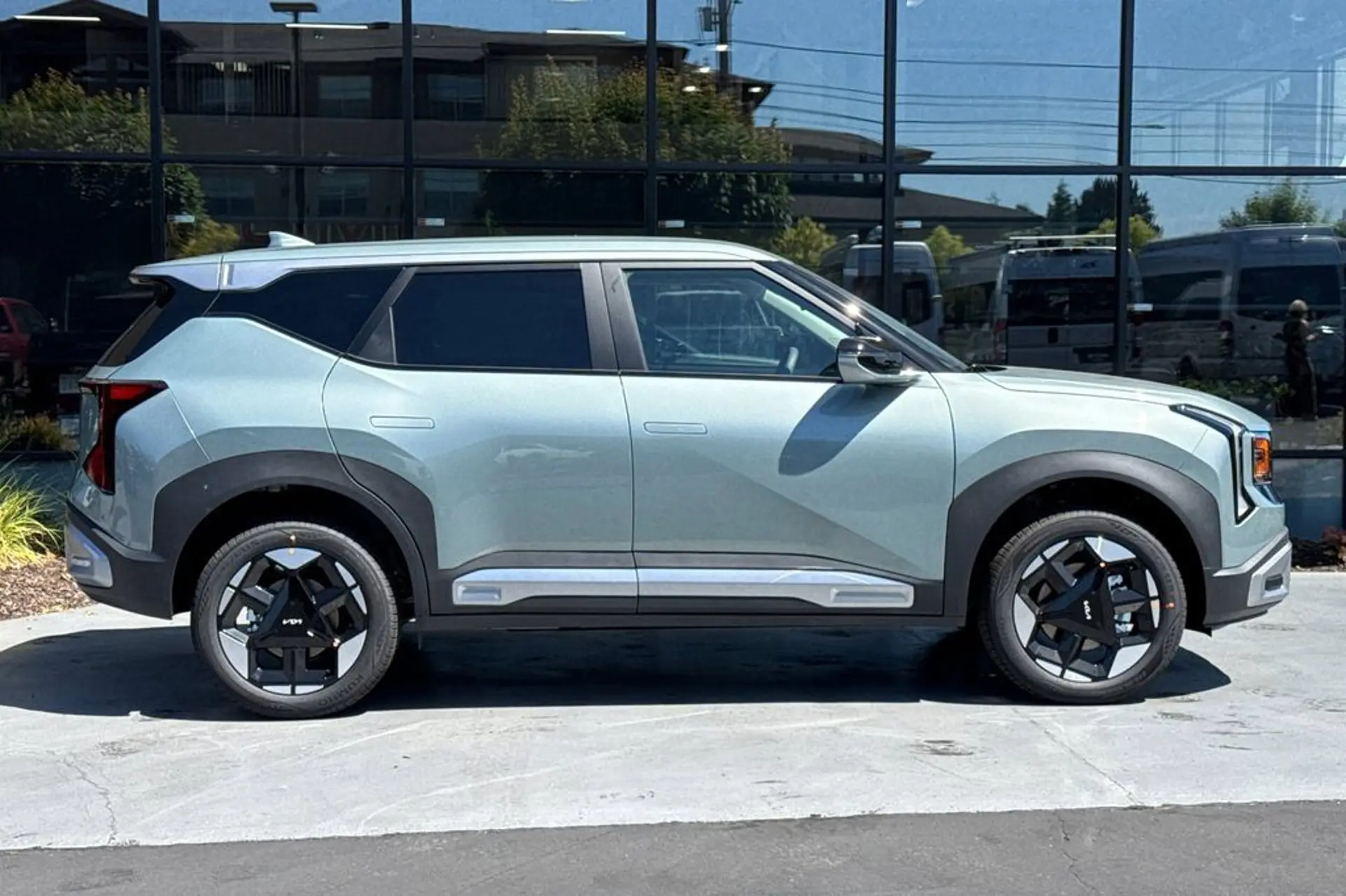 2027 Kia Seltos S AWD photo 3