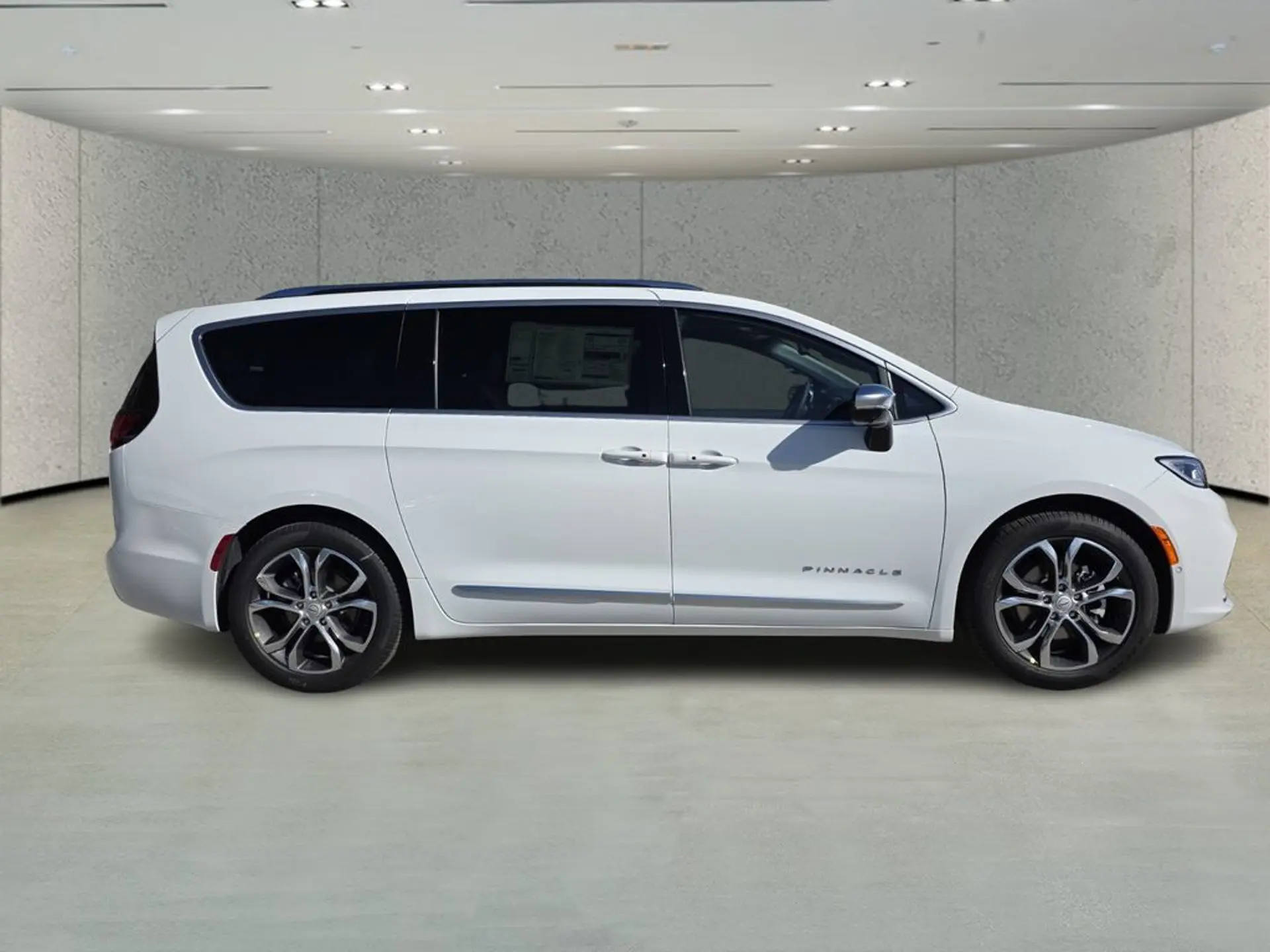 2026 Chrysler Pacifica Pinnacle photo 3