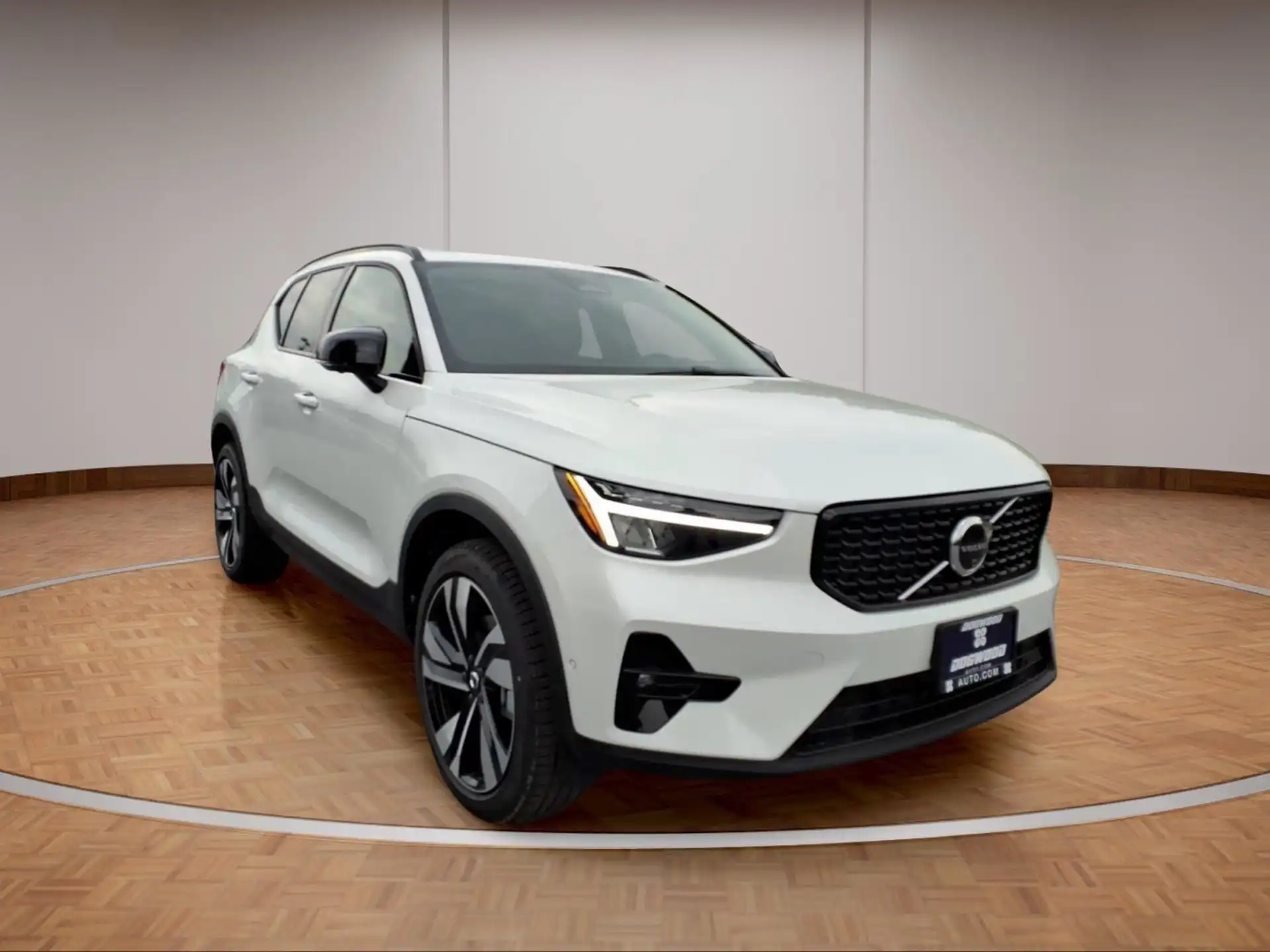 2026 Volvo XC40 B5 Plus Dark AWD's photo