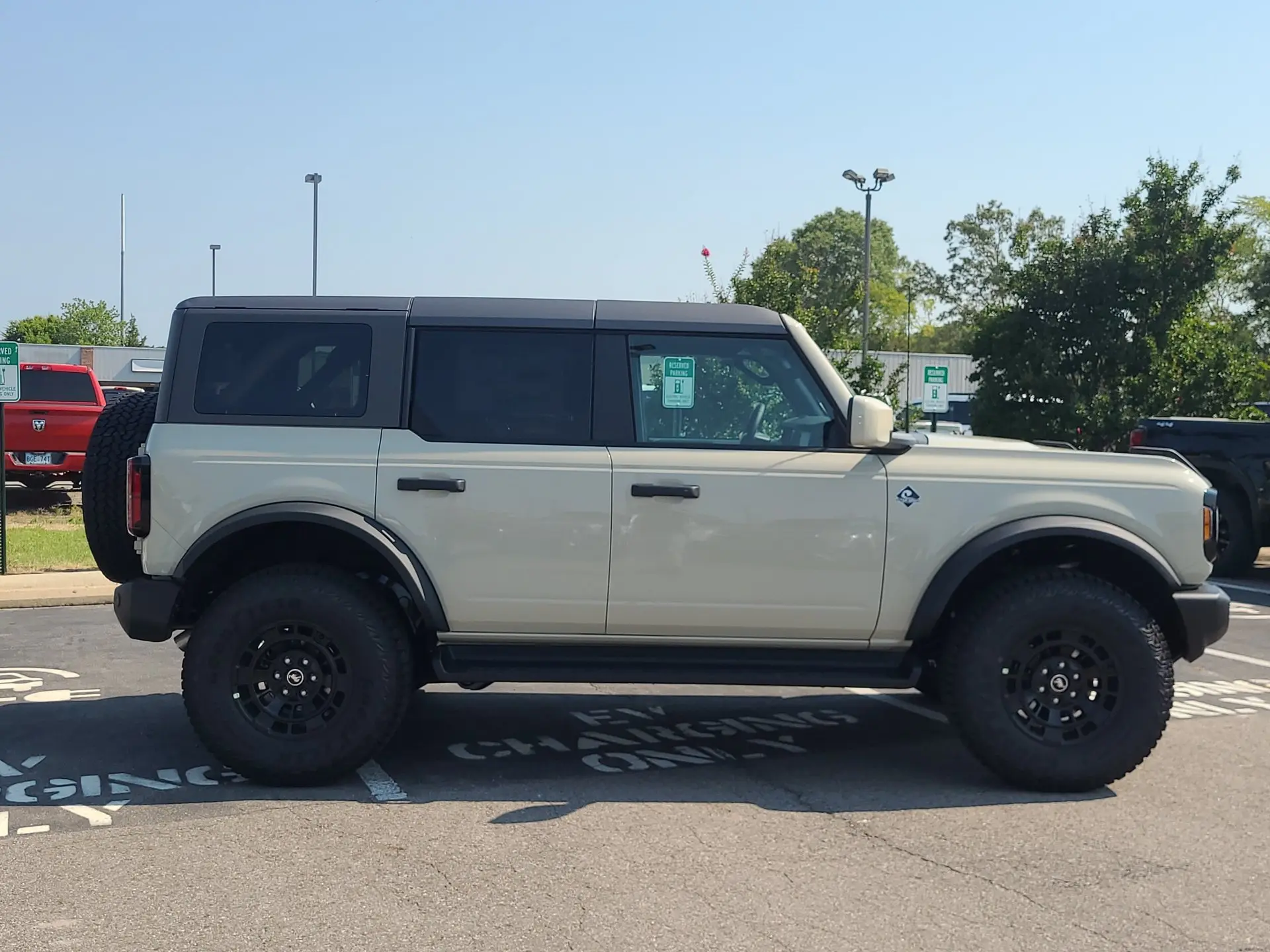 2026 Ford Bronco Outer Banks 4x4 photo 4