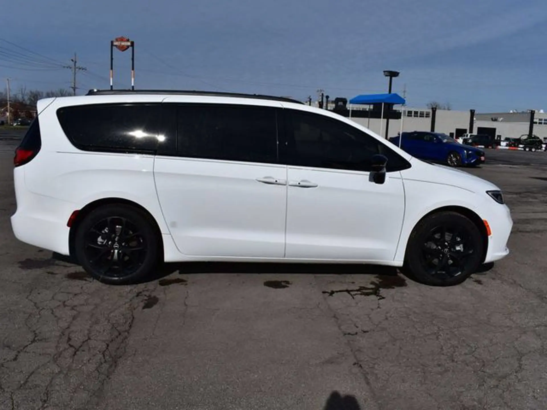 2026 Chrysler Pacifica Select photo 3