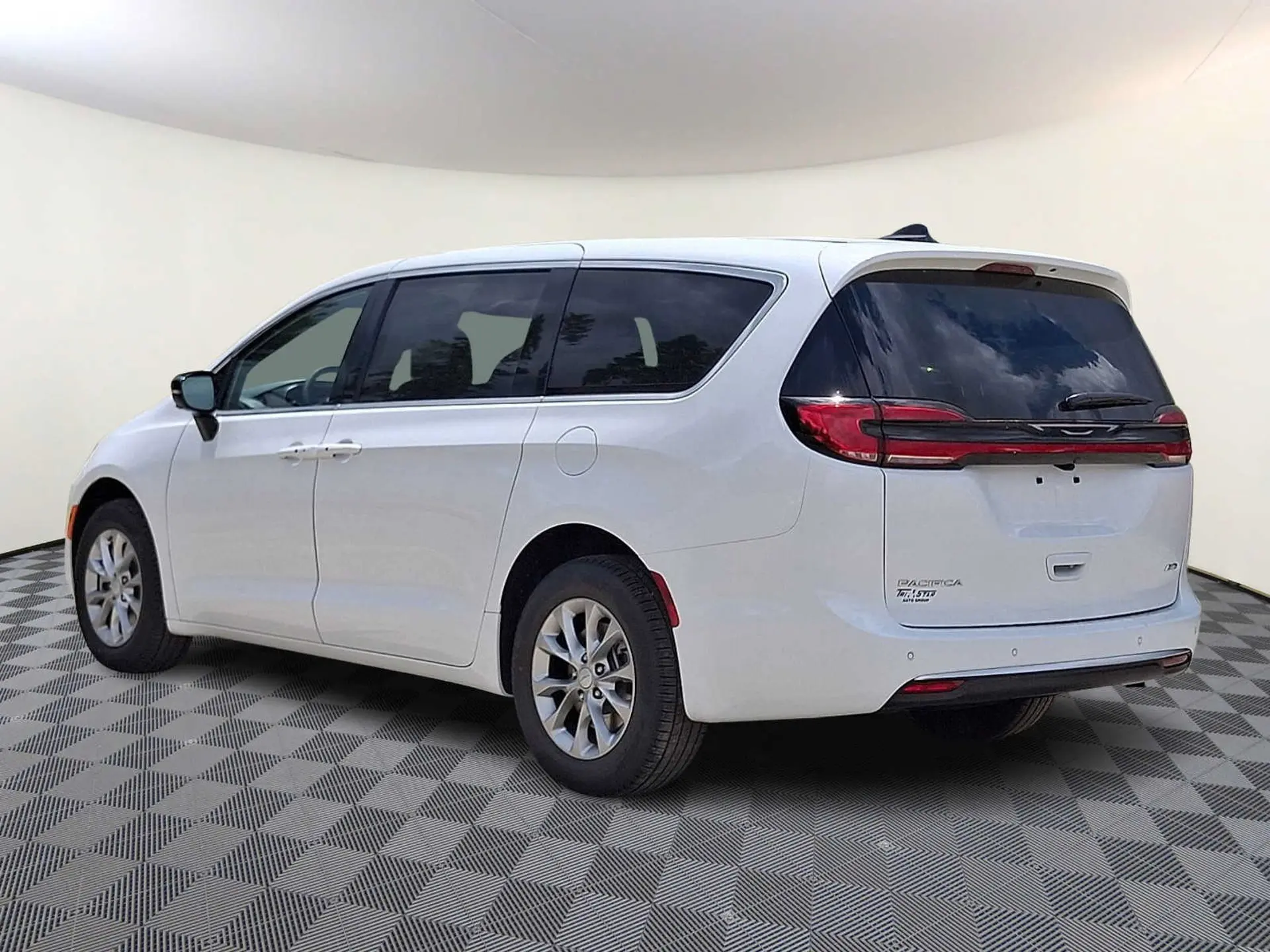 2027 Chrysler Pacifica Select AWD photo 3