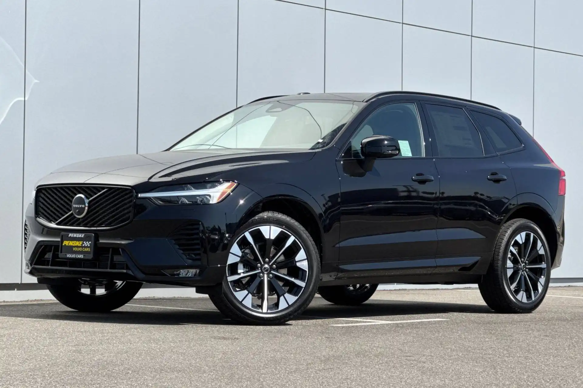 2026 Volvo XC60 B5 Plus Dark AWD's photo