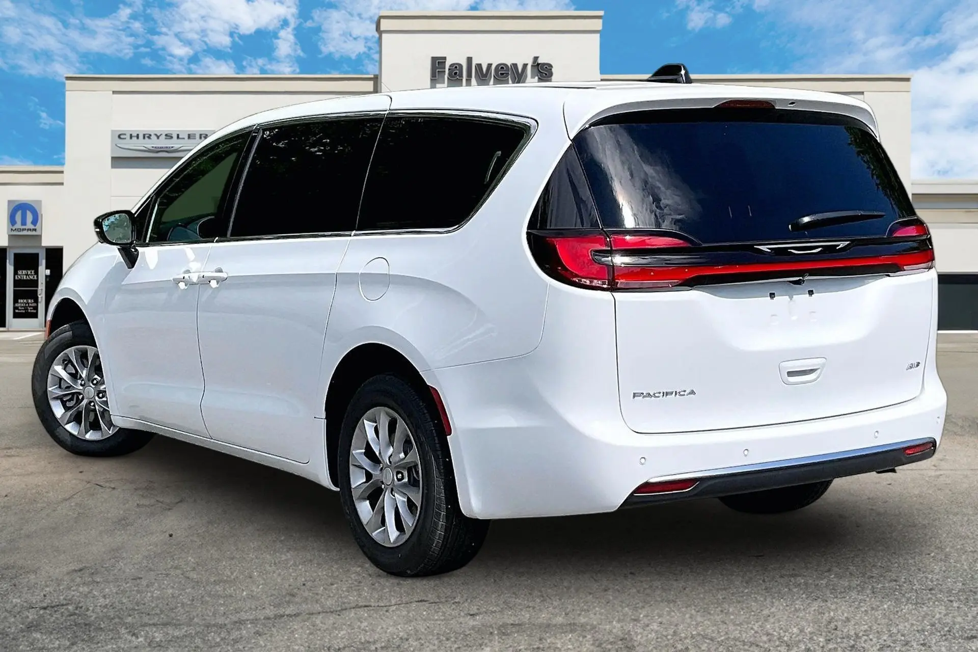 2027 Chrysler Pacifica Select AWD photo 3