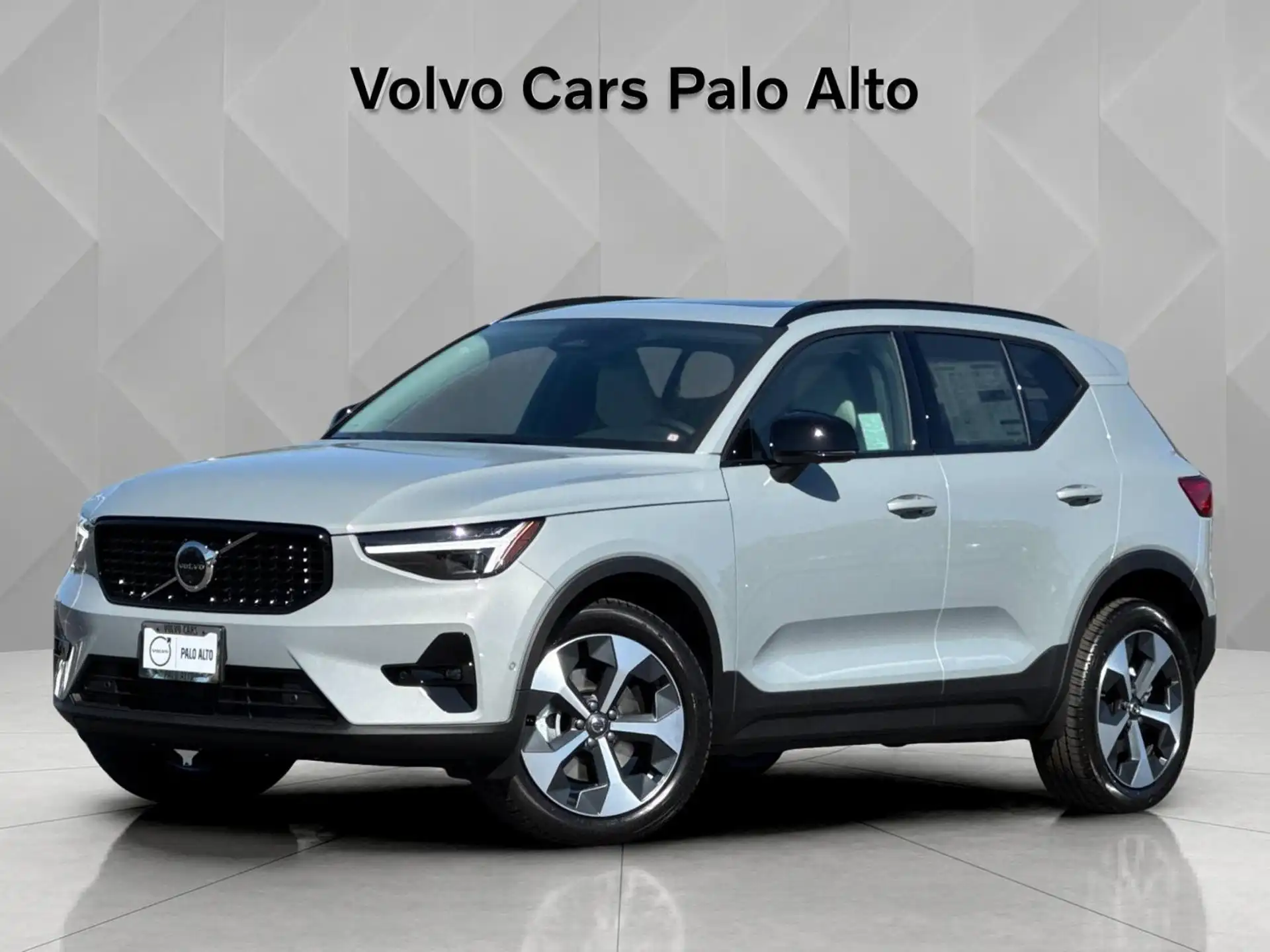 2026 Volvo XC40 B5 Plus Dark AWD's photo