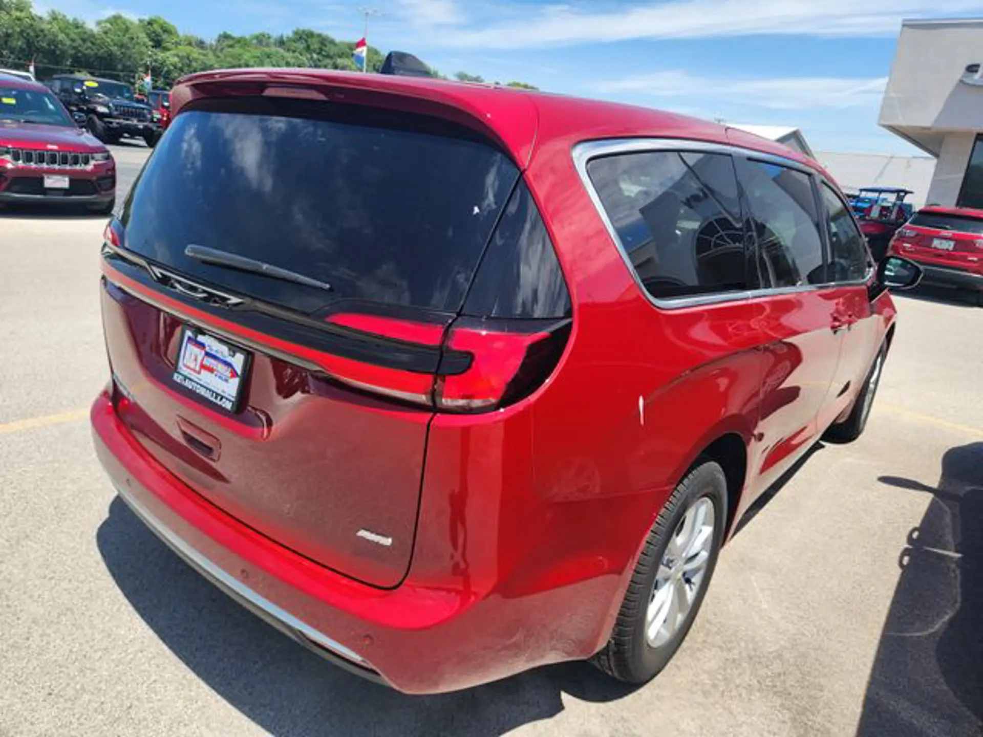 2027 Chrysler Pacifica Select AWD photo 3