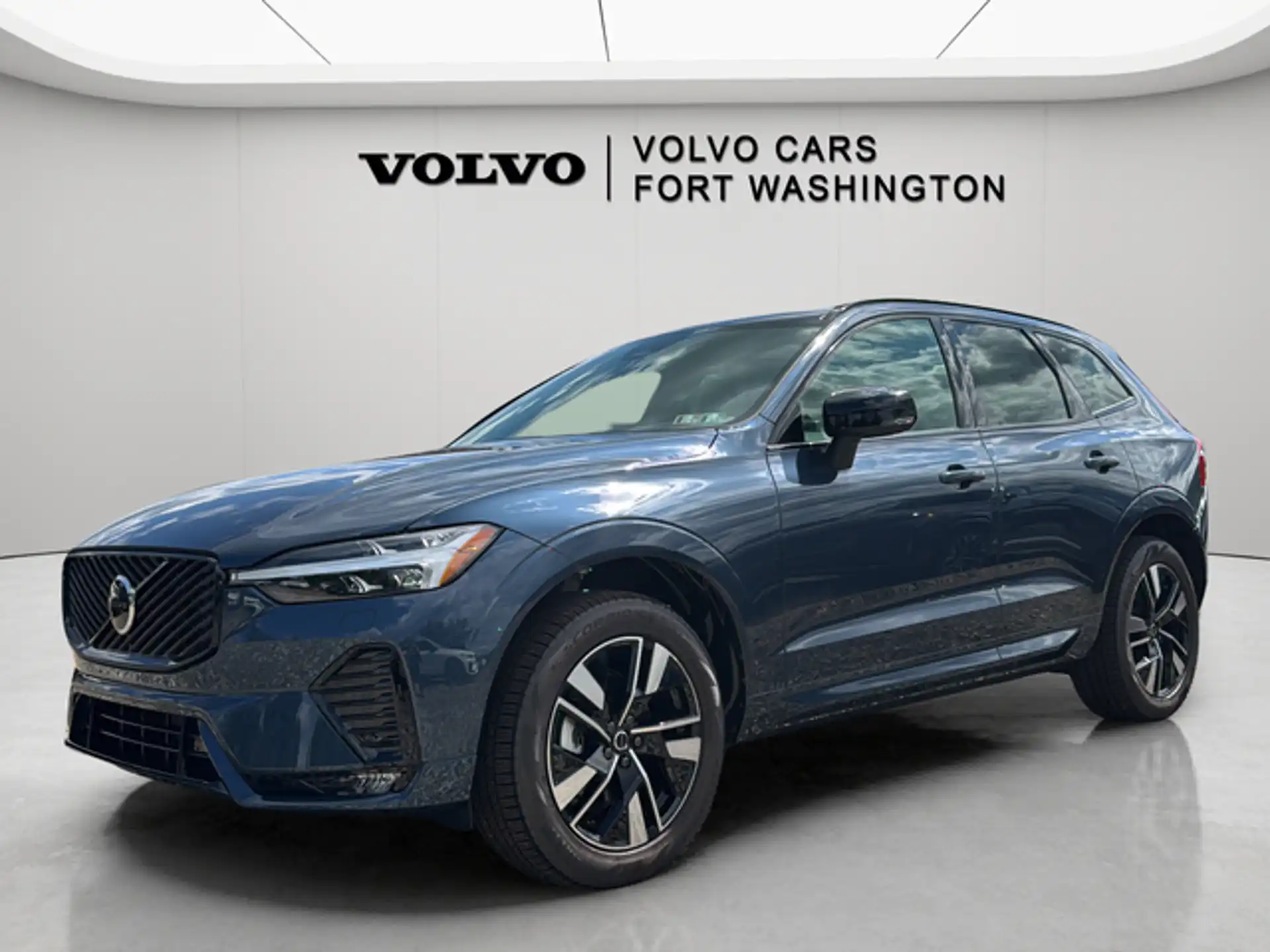 2026 Volvo XC60 B5 Core Dark AWD's photo