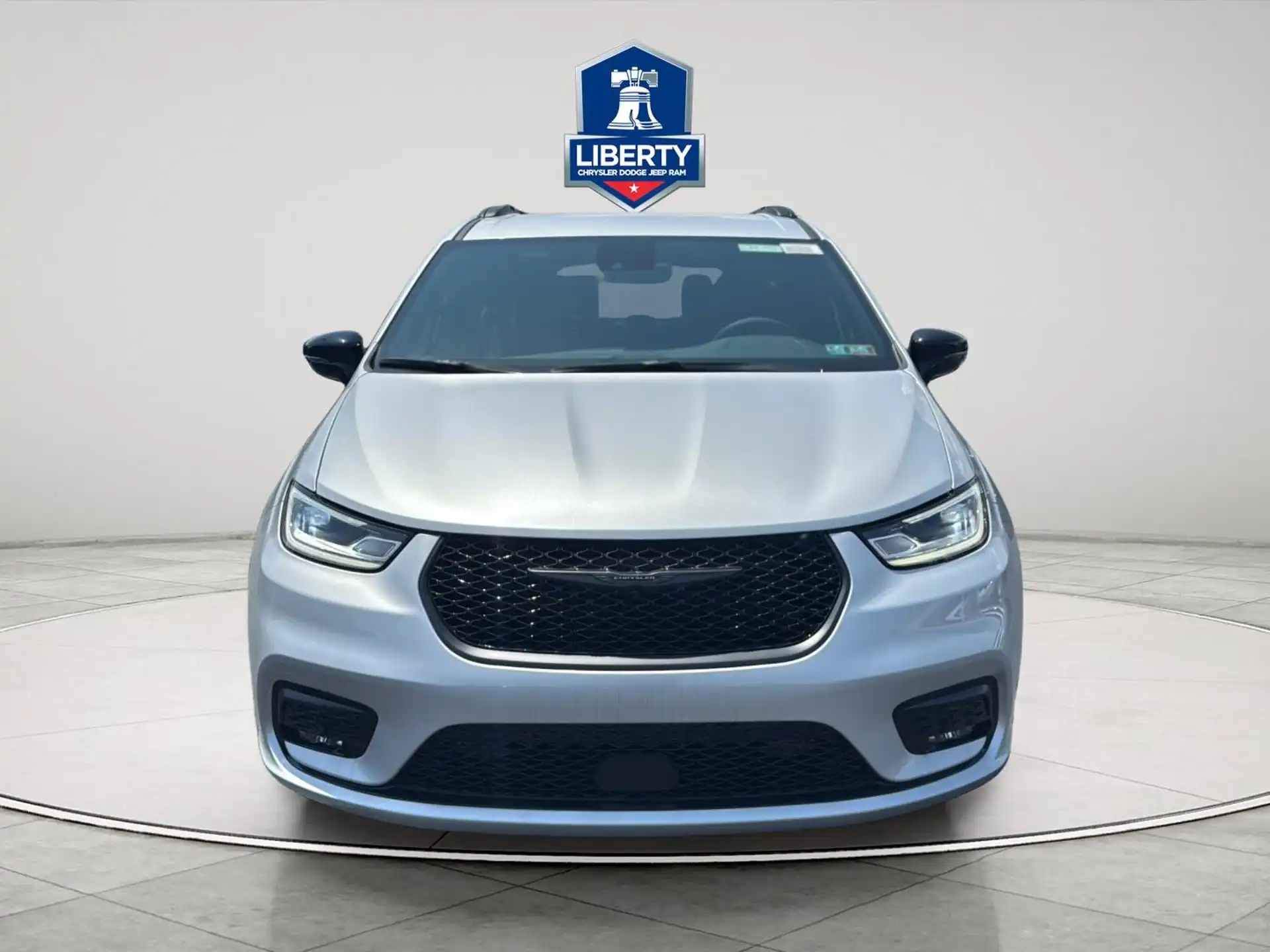 2026 Chrysler Pacifica Select's photo