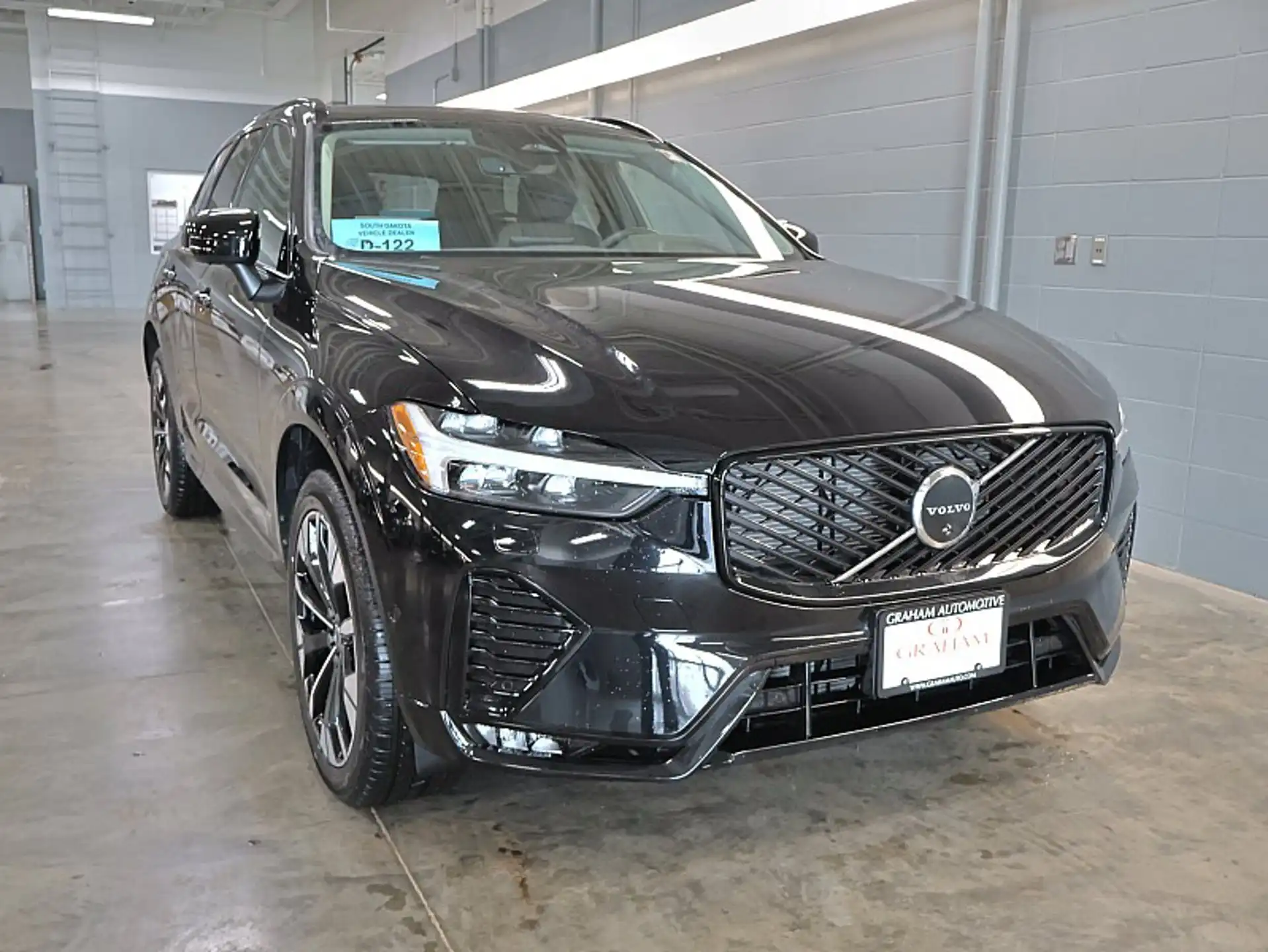 2026 Volvo XC60 B5 Plus Dark AWD's photo