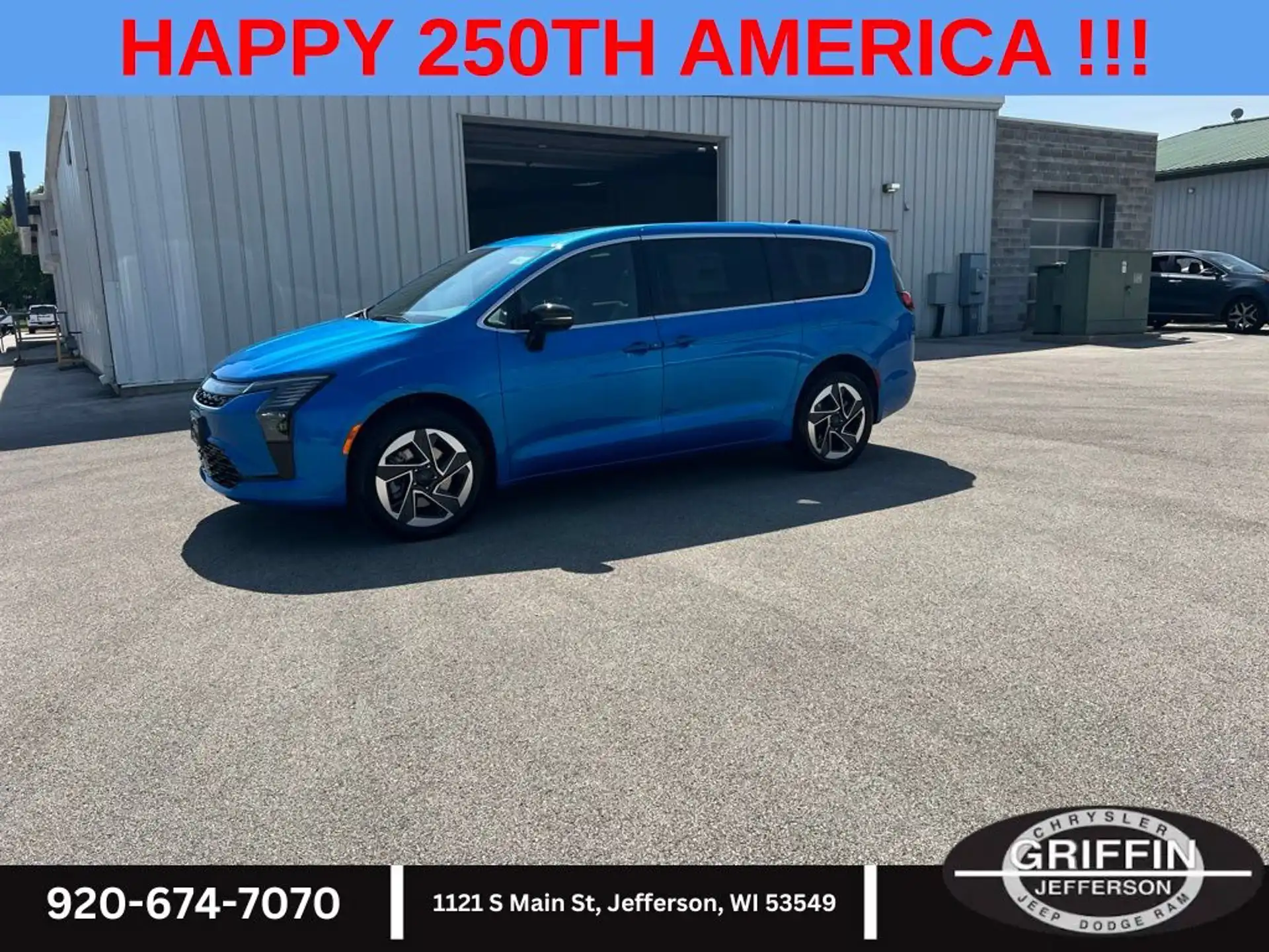 2027 Chrysler Pacifica Limited AWD's photo