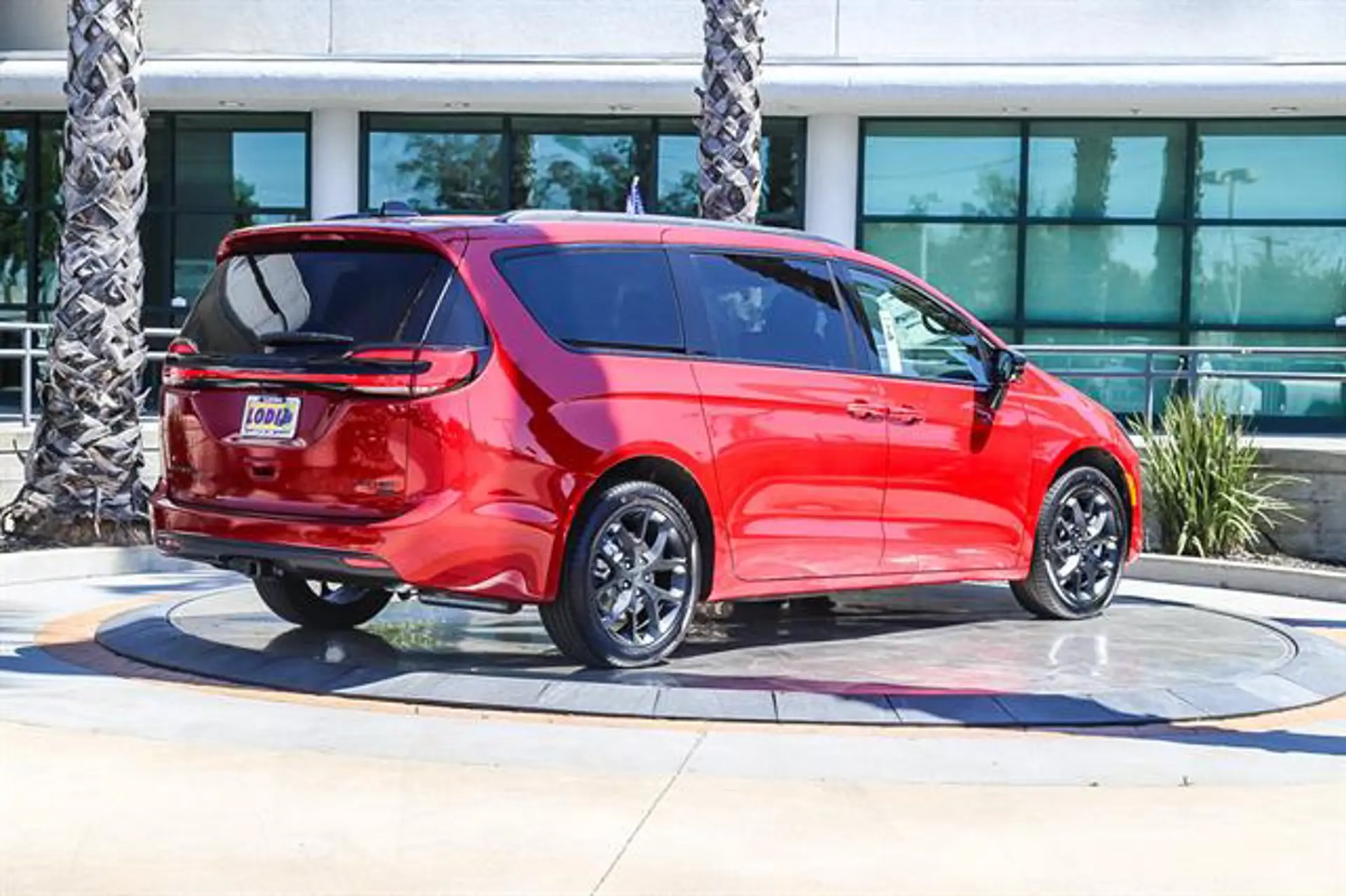 2027 Chrysler Pacifica Limited AWD photo 5