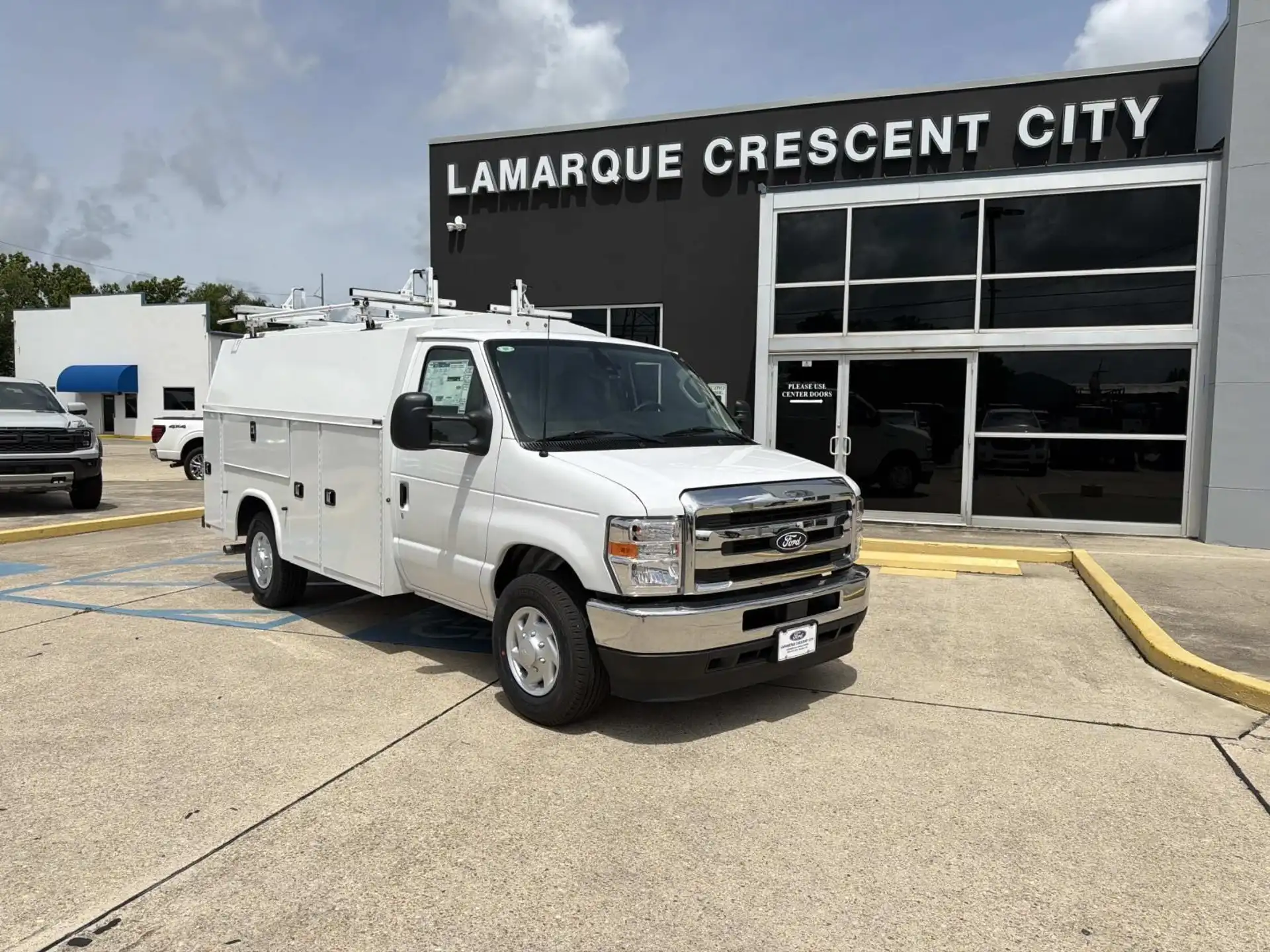 2026 Ford E-Series SRW E-350 Super Duty 138 in WB's photo
