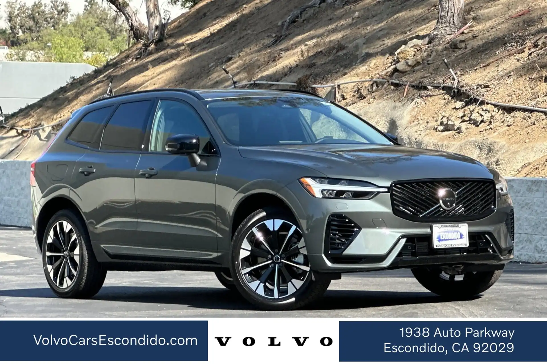 2026 Volvo XC60 T8 Plus Dark AWD's photo
