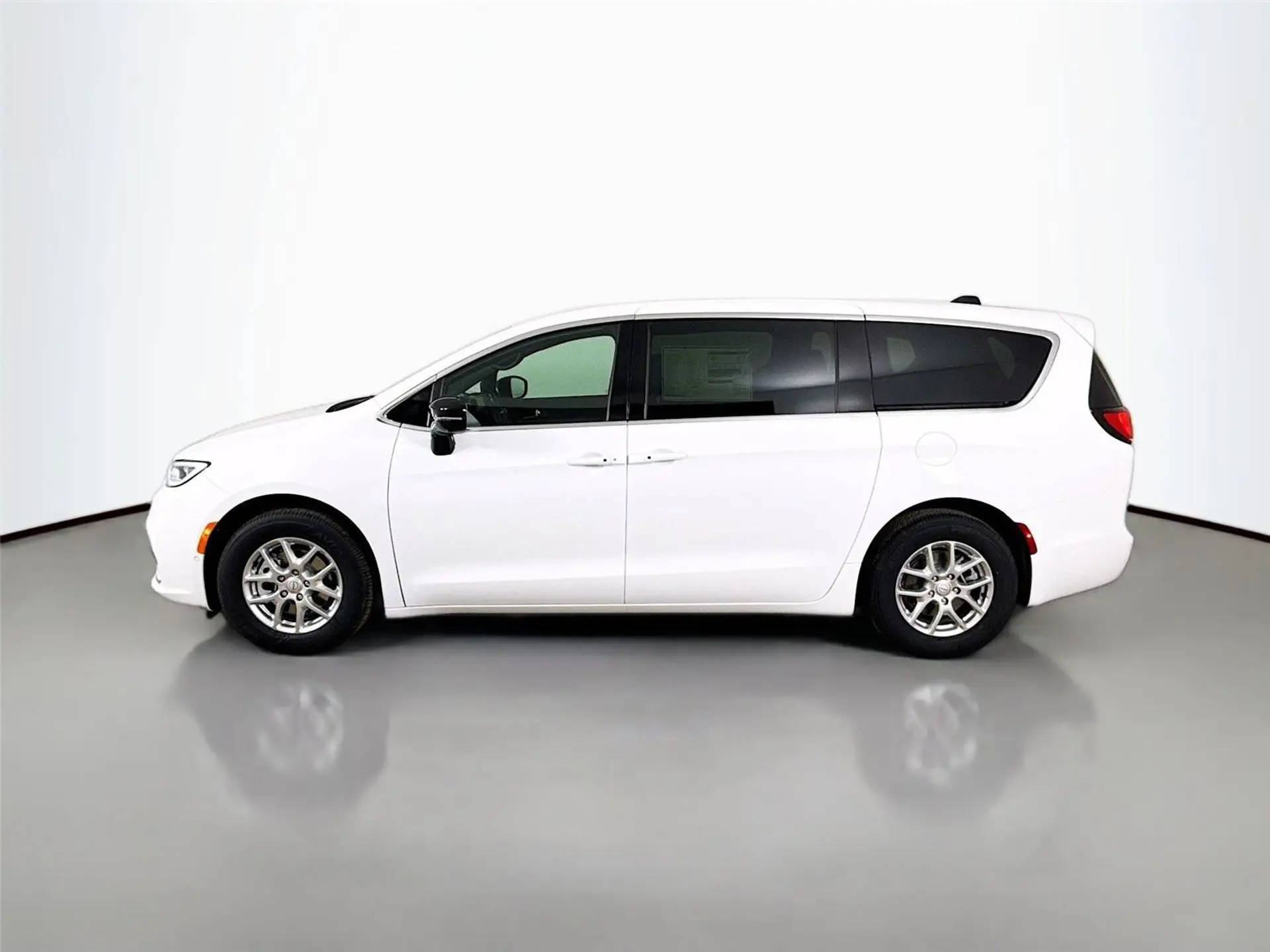 2026 Chrysler Pacifica Select photo 4