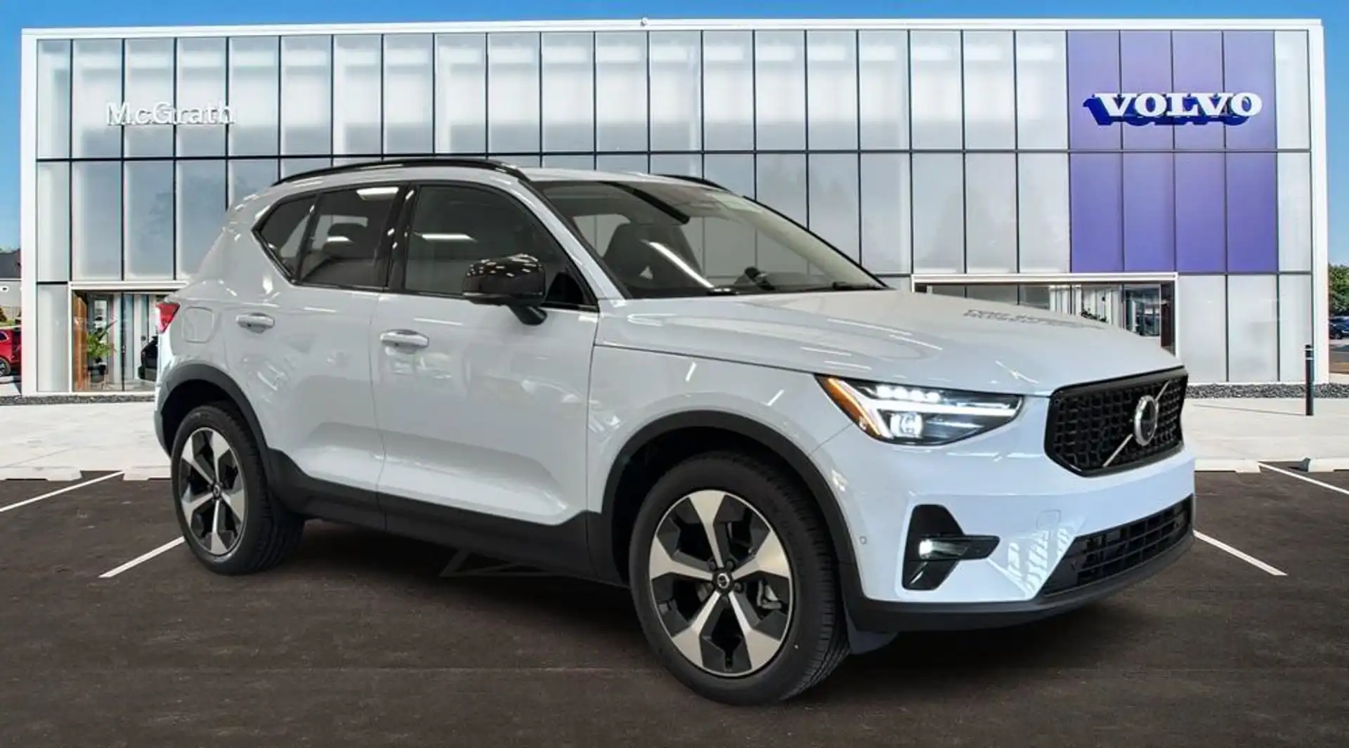 2026 Volvo XC40 B5 Plus Dark AWD's photo