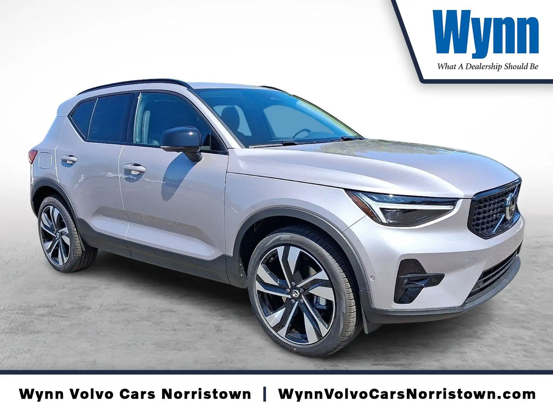 2026 Volvo XC40 B5 Ultra Dark AWD's photo