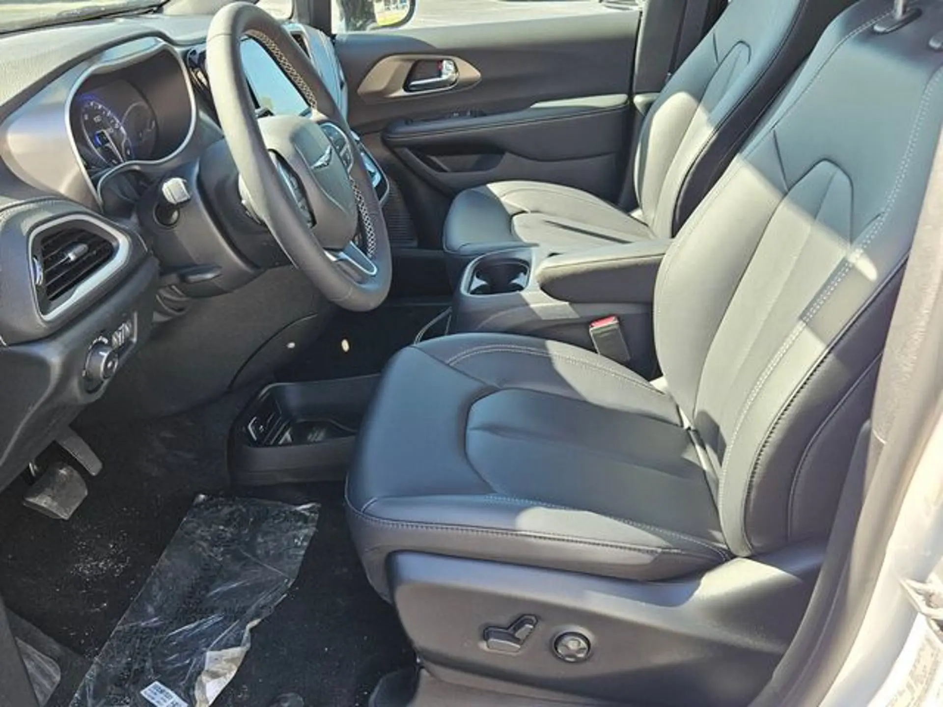 2025 Chrysler Pacifica Select photo 4