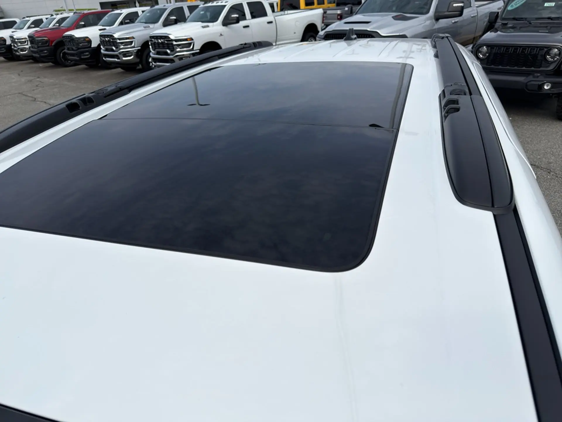 2026 Chrysler Pacifica Select photo 3