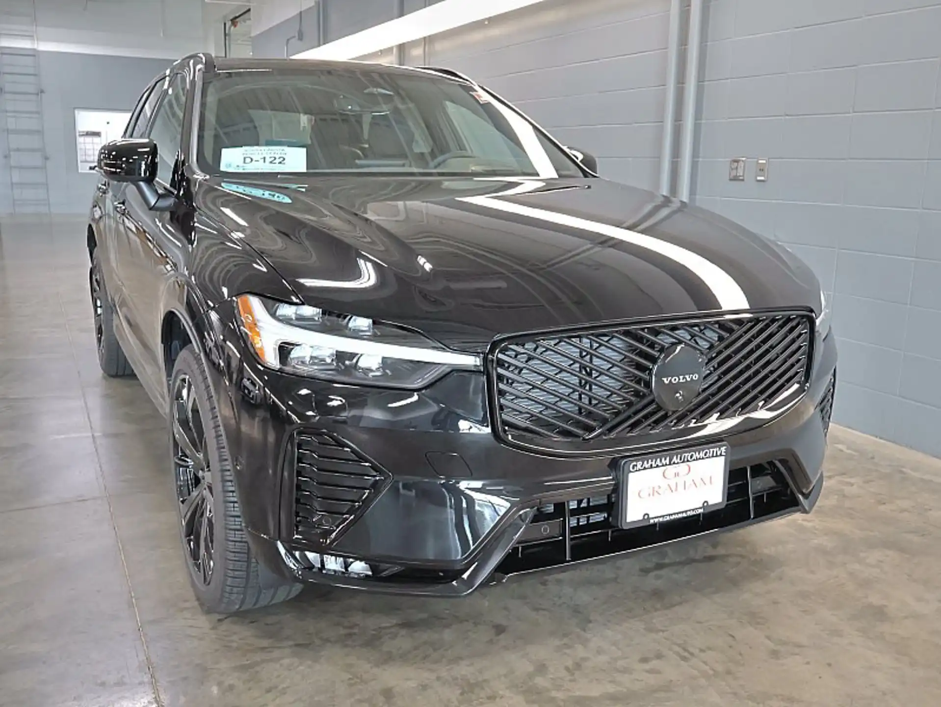 2026 Volvo XC60 B5 Ultra Black Edition Theme AWD's photo
