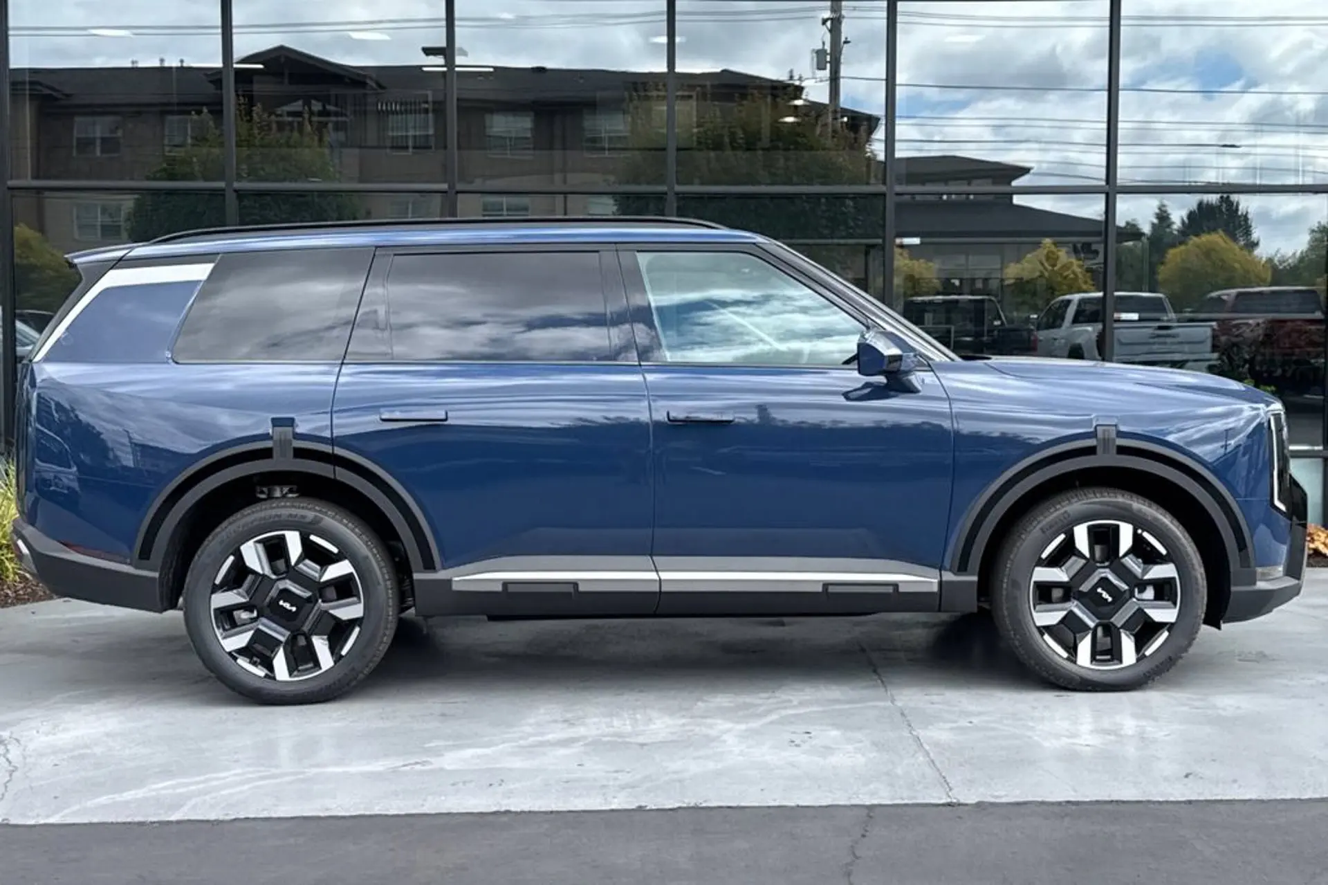 2027 Kia Telluride S AWD photo 3