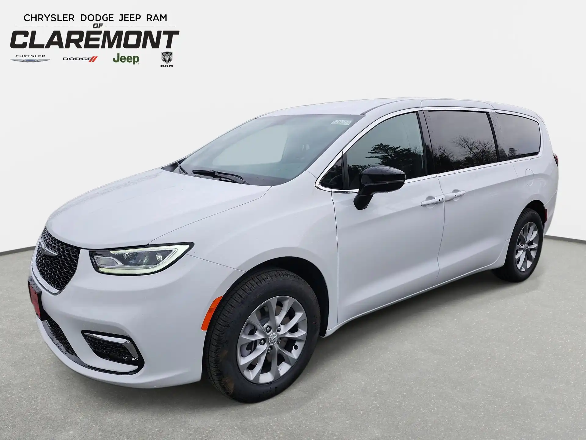 2026 Chrysler Pacifica Select AWD's photo