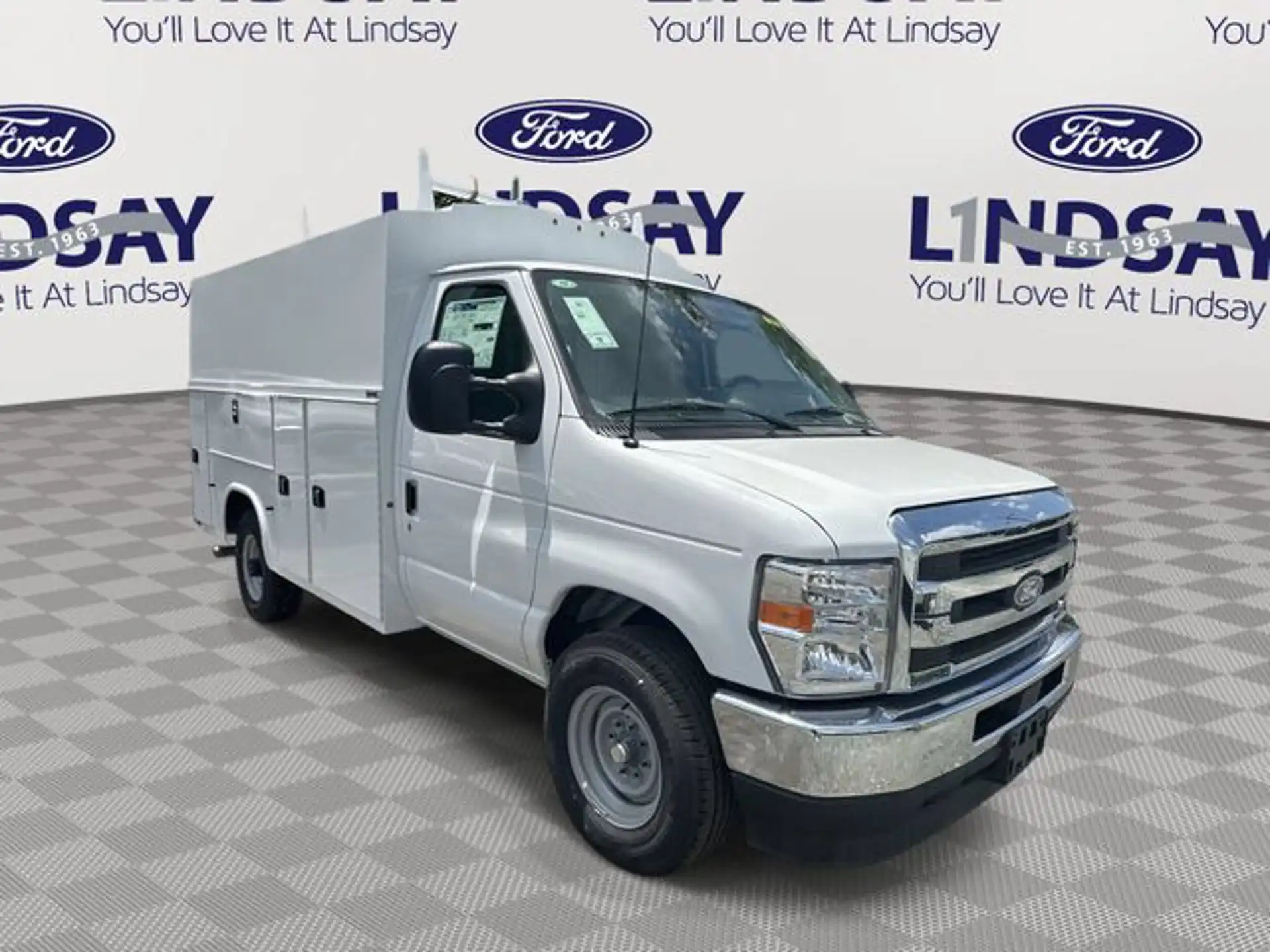 2027 Ford E-Series SRW E-350 Super Duty 138 in WB's photo