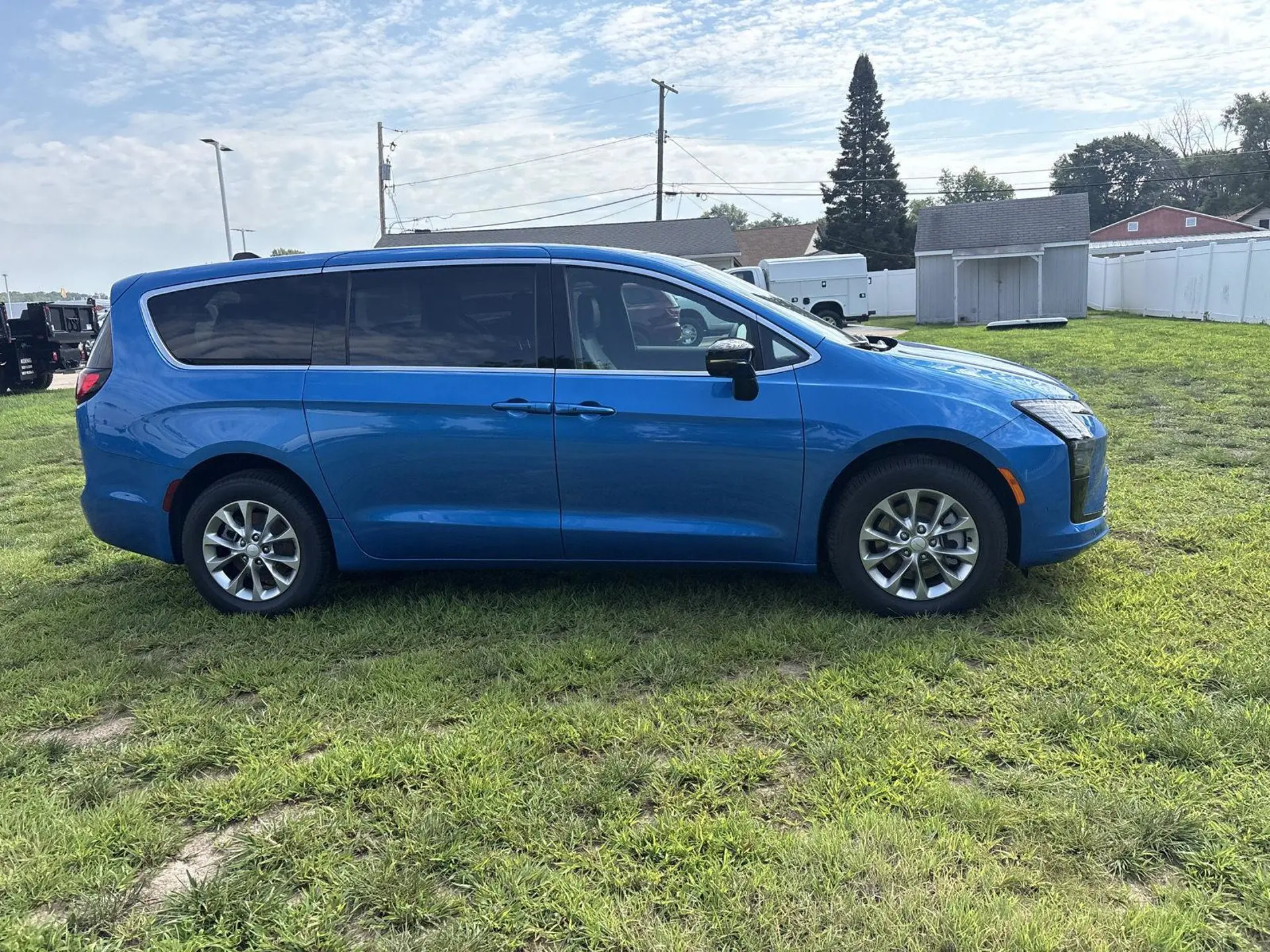 2027 Chrysler Pacifica Select AWD photo 4