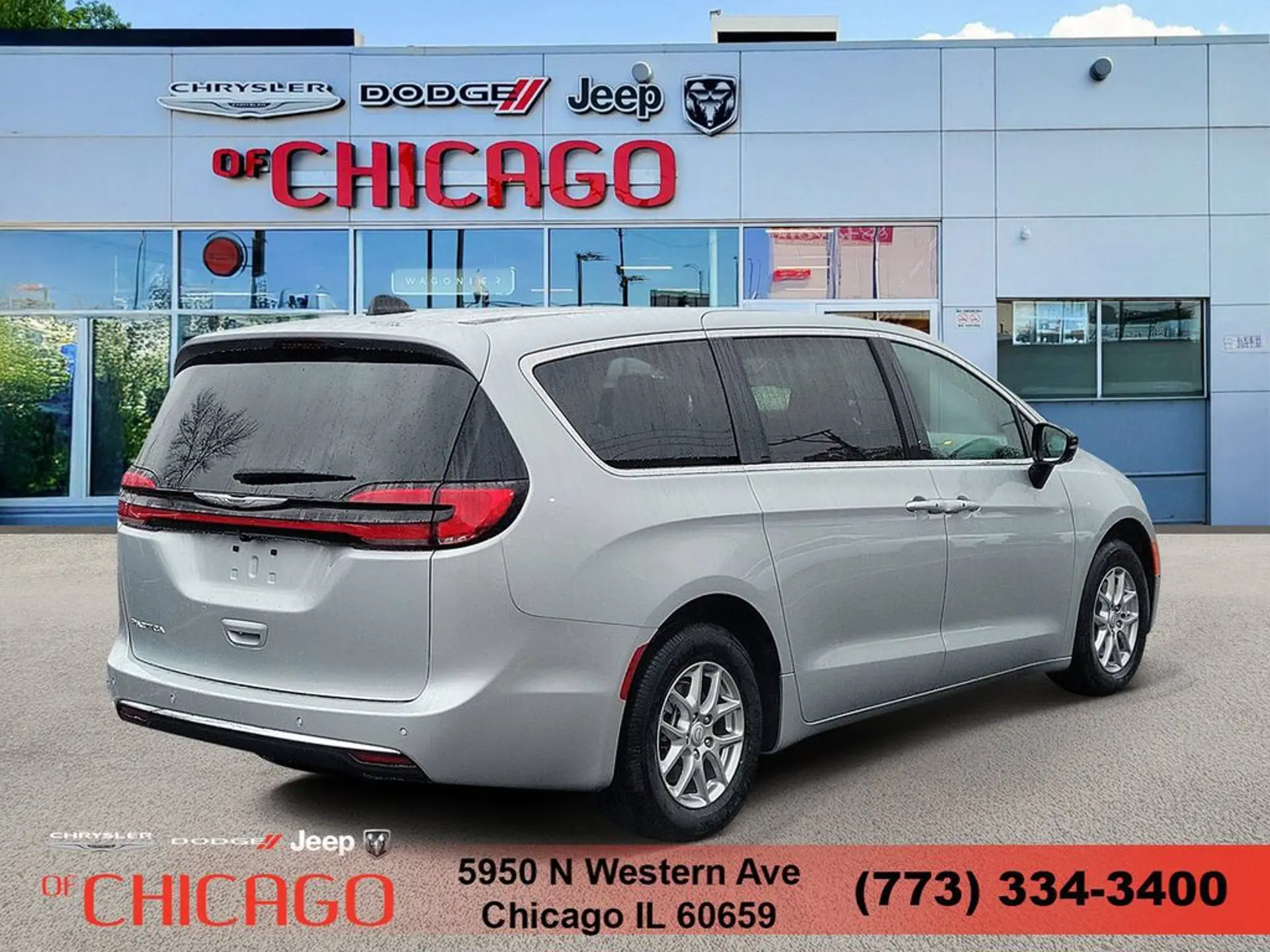 2026 Chrysler Pacifica Select photo 4