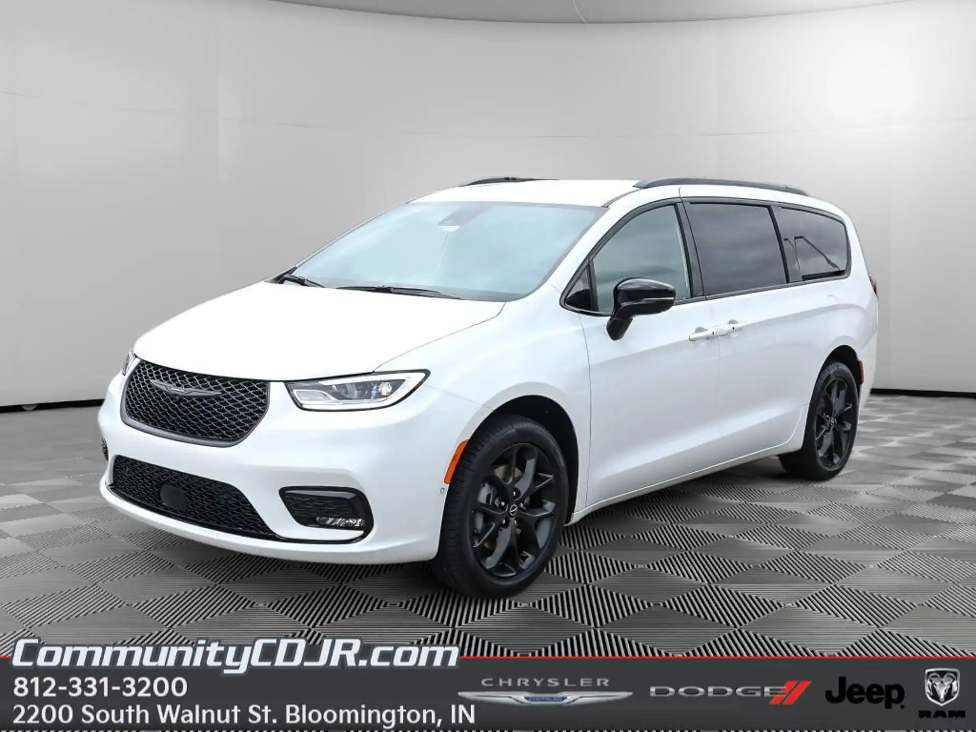 2026 Chrysler Pacifica Select AWD's photo