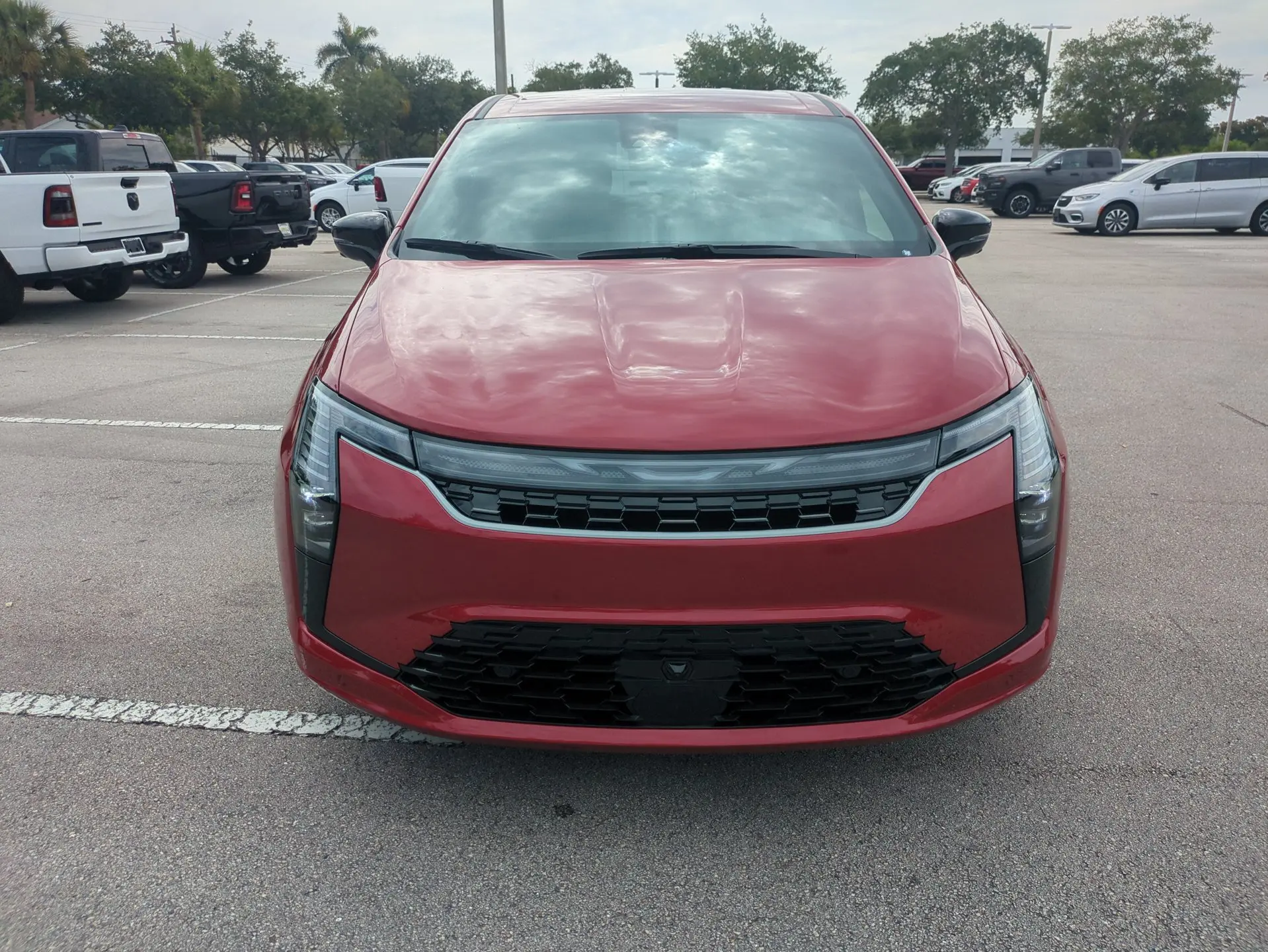 2027 Chrysler Pacifica Select photo 3