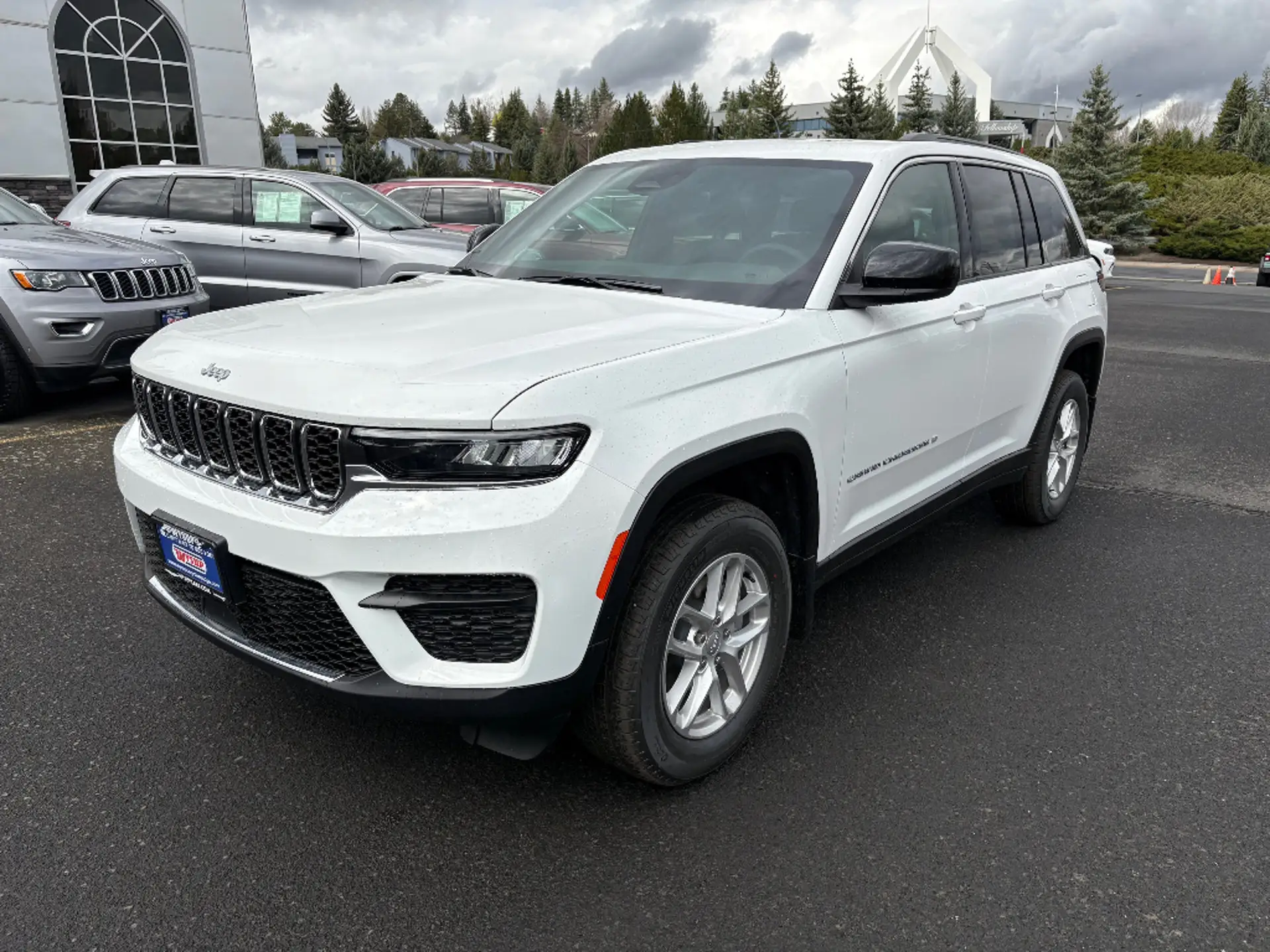 2026 Jeep Grand Cherokee Laredo X 4x4 photo 1