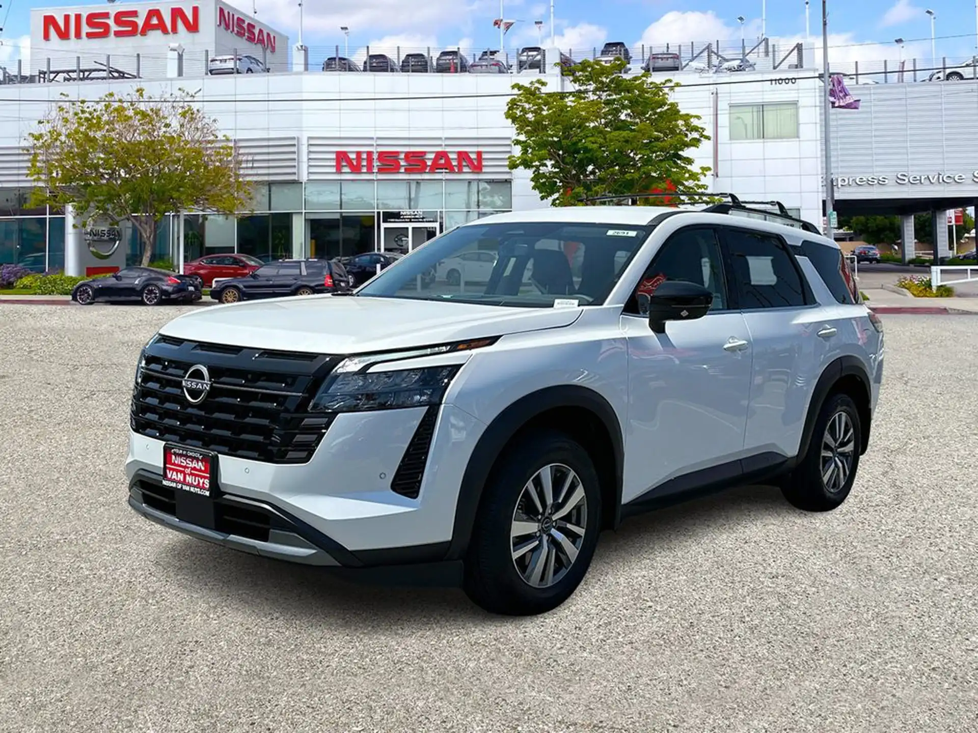 2026 Nissan Pathfinder SL 2WD's photo