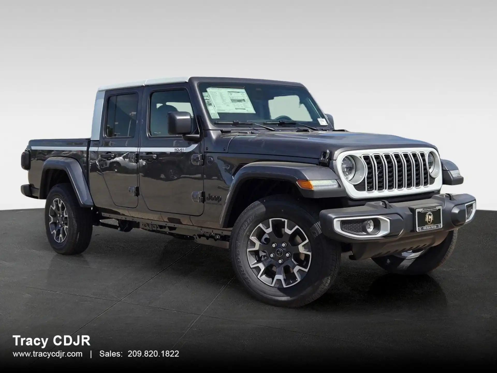 2026 Jeep Gladiator Sahara Auto's photo