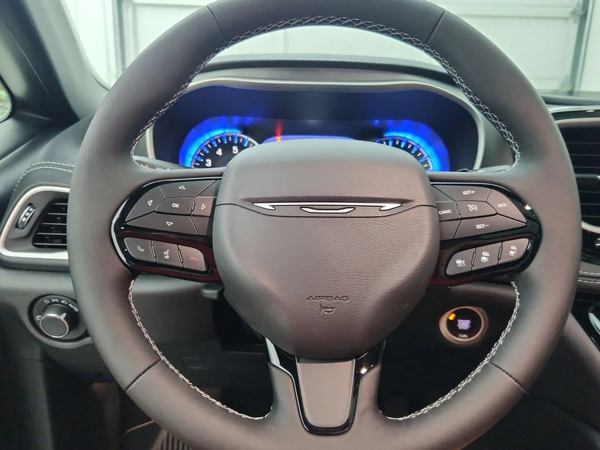 2027 Chrysler Pacifica Limited AWD photo 5