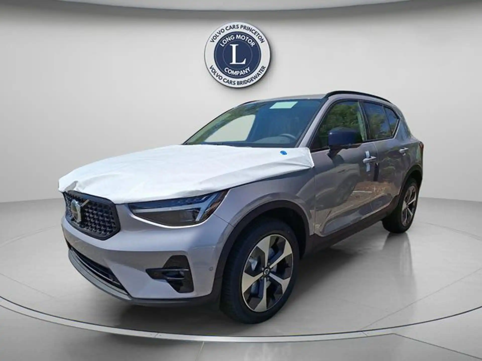 2026 Volvo XC40 B5 Plus Dark AWD's photo