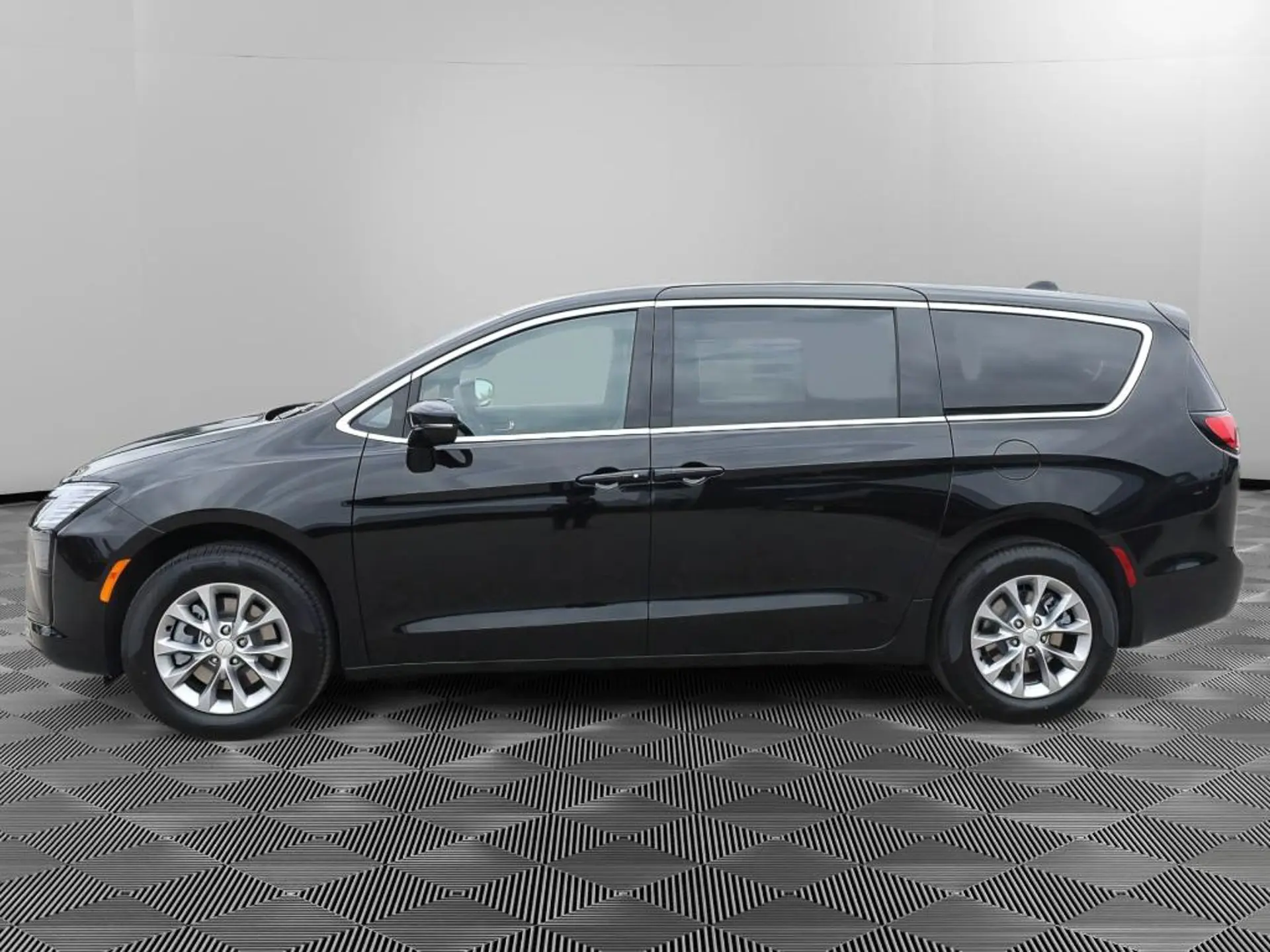 2027 Chrysler Pacifica Select AWD photo 3