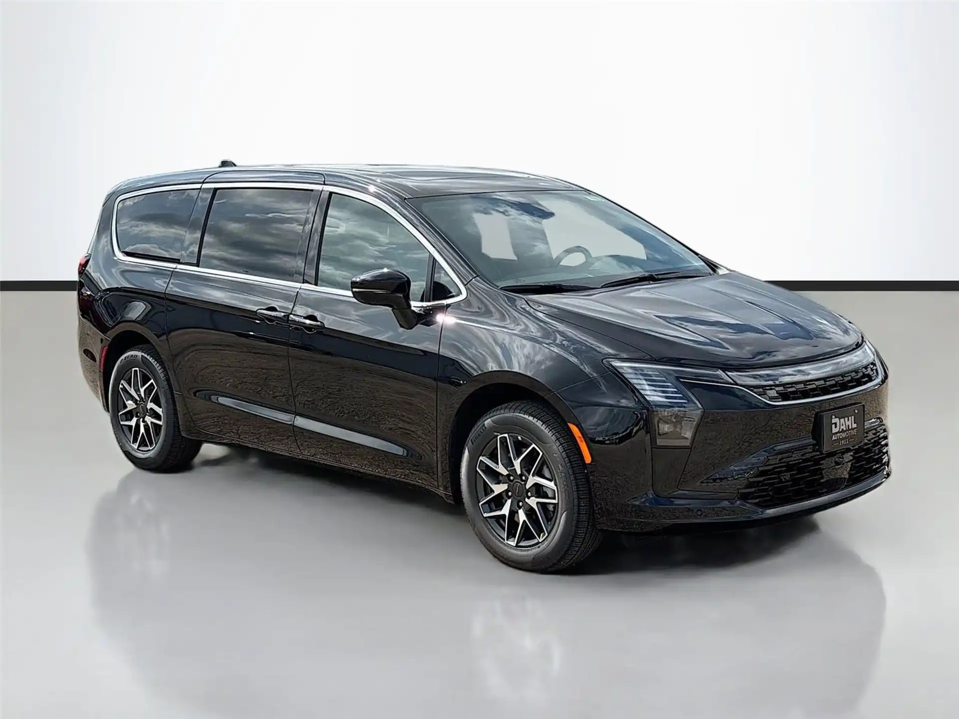 2027 Chrysler Pacifica Limited AWD's photo