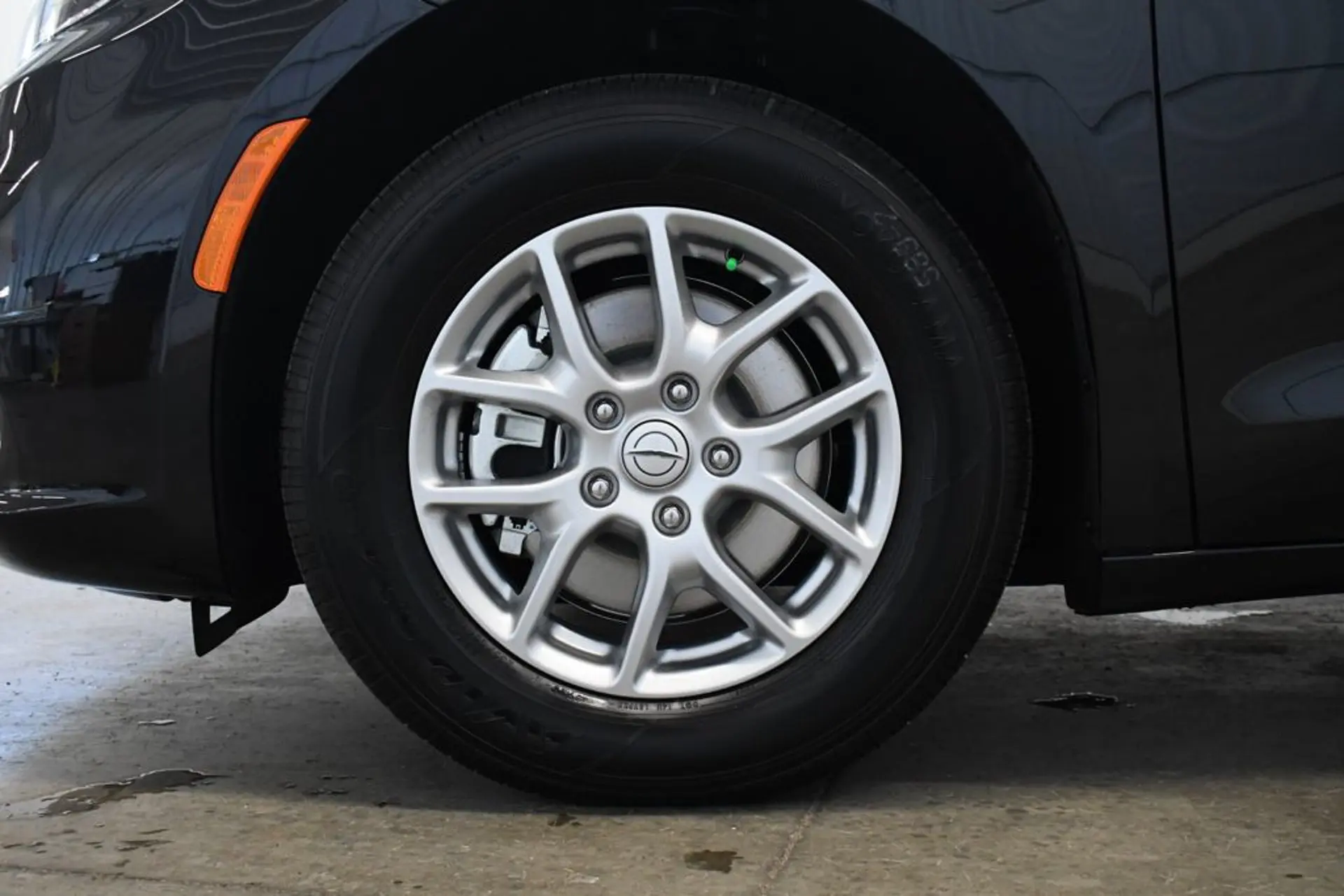 2026 Chrysler Pacifica Select photo 3