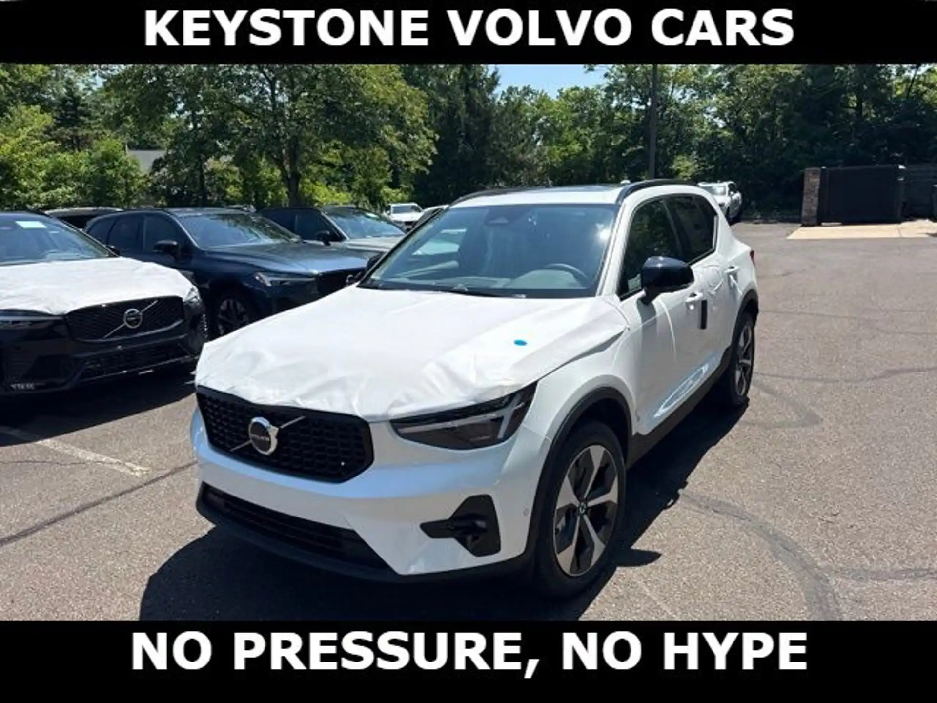 2026 Volvo XC40 B5 Plus Dark AWD's photo