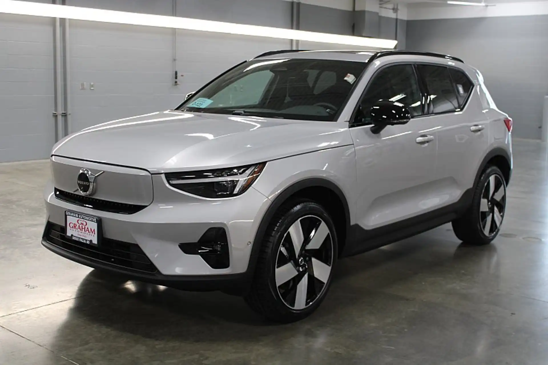 2024 Volvo XC40 P8 Recharge Plus's photo