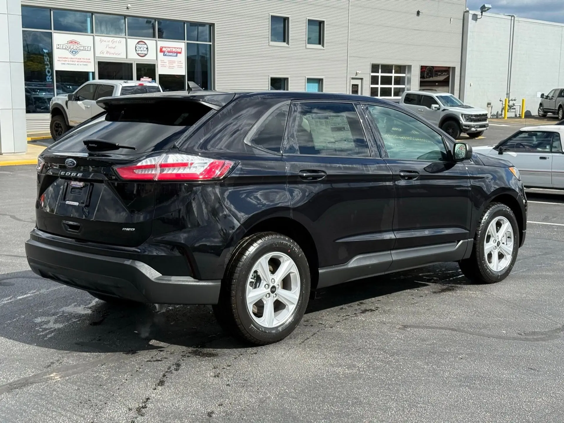 2024 Ford Edge SE AWD photo 3