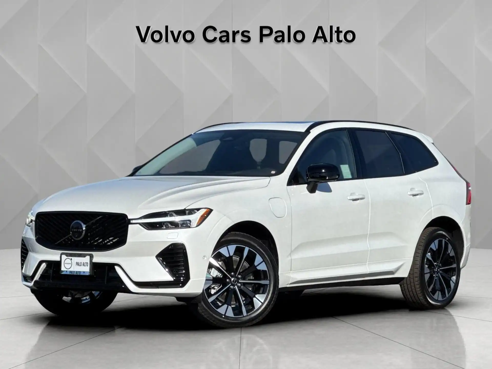 2026 Volvo XC60 T8 Plus Dark AWD's photo