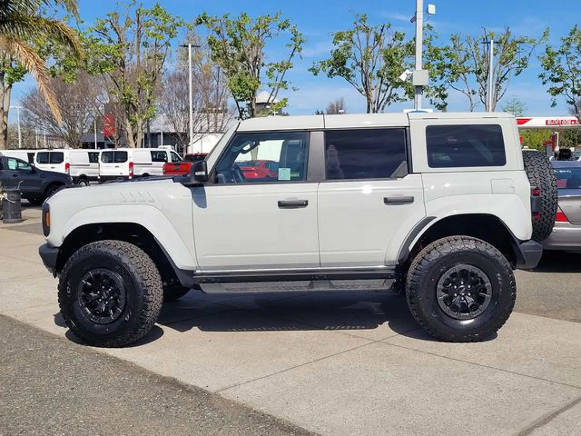 2026 Ford Bronco Raptor 4x4 photo 5