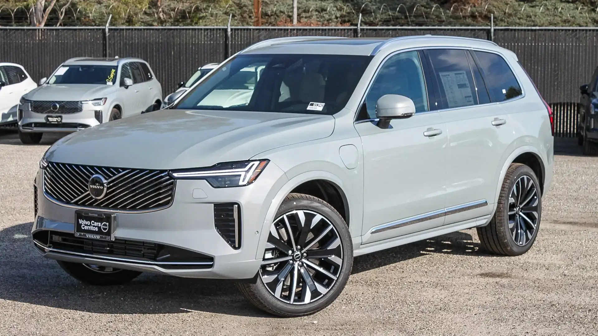 2026 Volvo XC90 T8 Recharge Plus Bright 7-Seat 4WD's photo