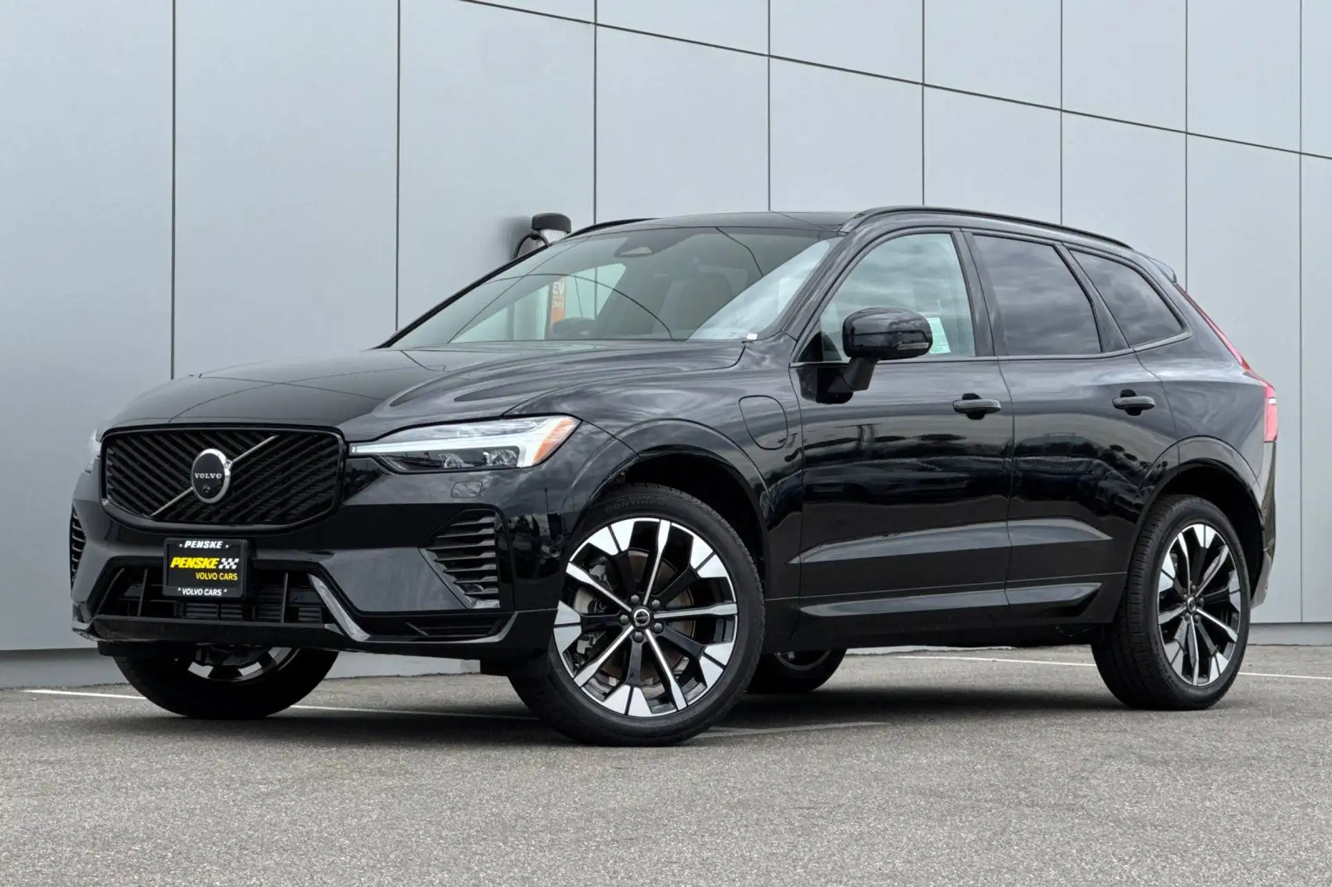 2026 Volvo XC60 T8 Plus Dark AWD's photo