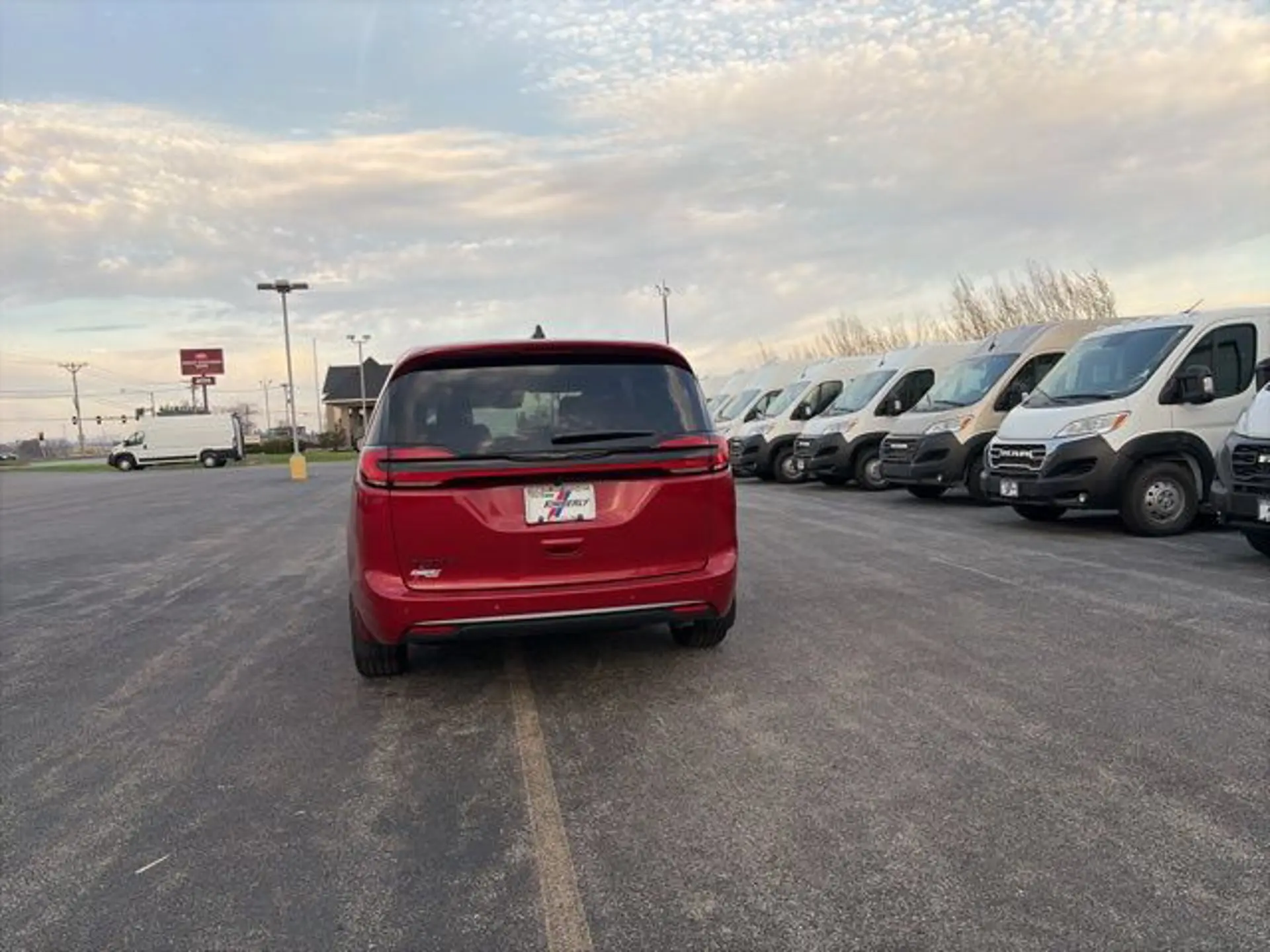 2026 Chrysler Pacifica Select photo 4