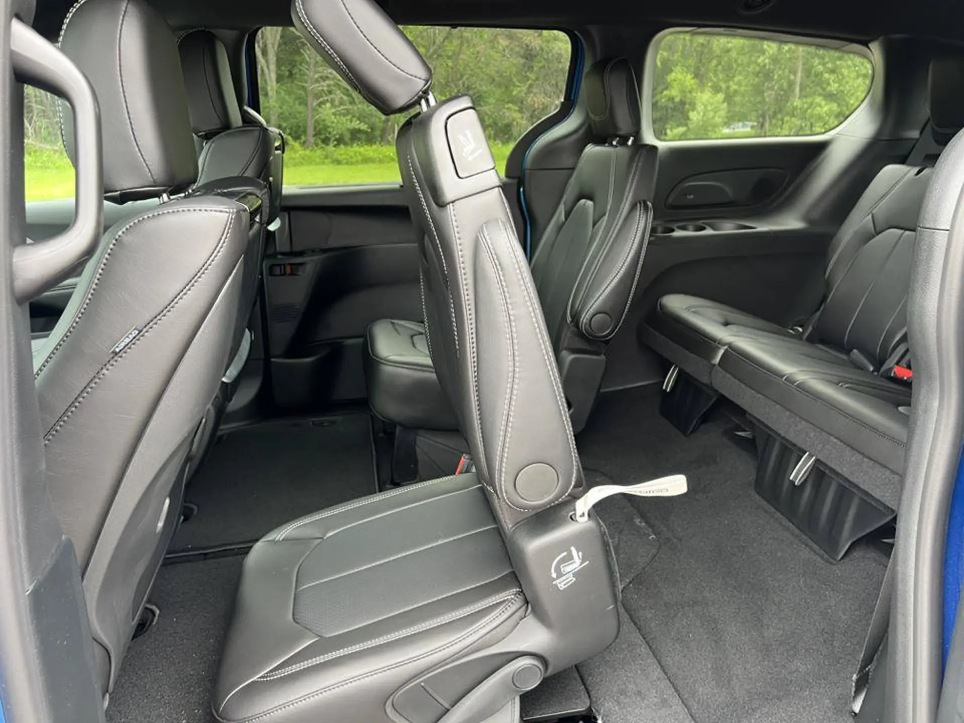 2026 Chrysler Pacifica Select AWD photo 5