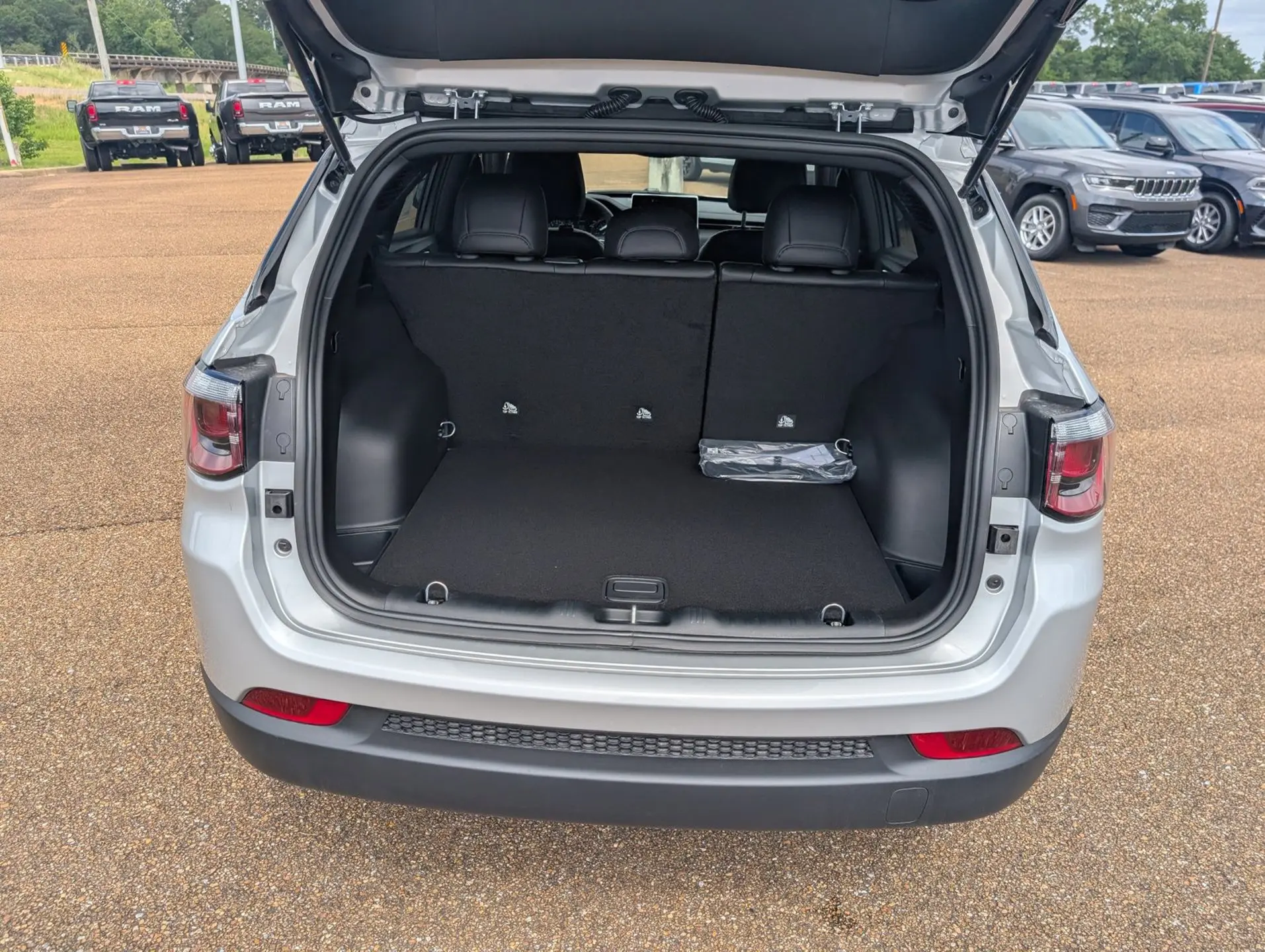 2026 Jeep Compass Altitude 4X4 photo 5