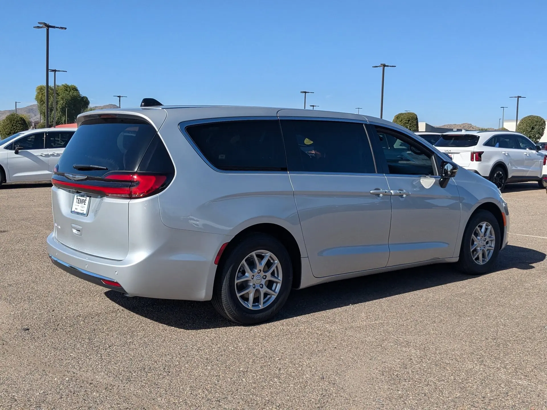2026 Chrysler Pacifica Select photo 4