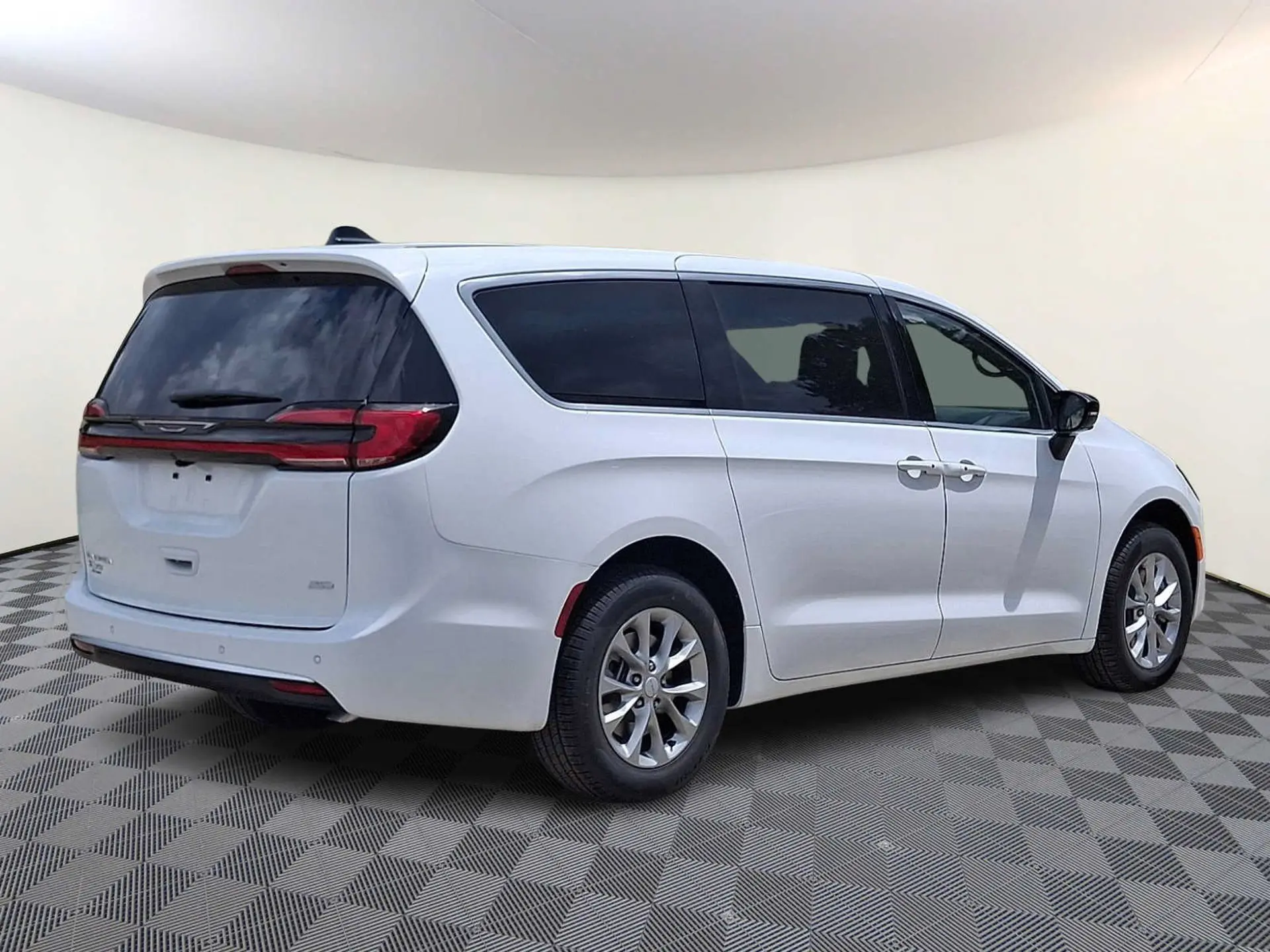 2027 Chrysler Pacifica Select AWD photo 4
